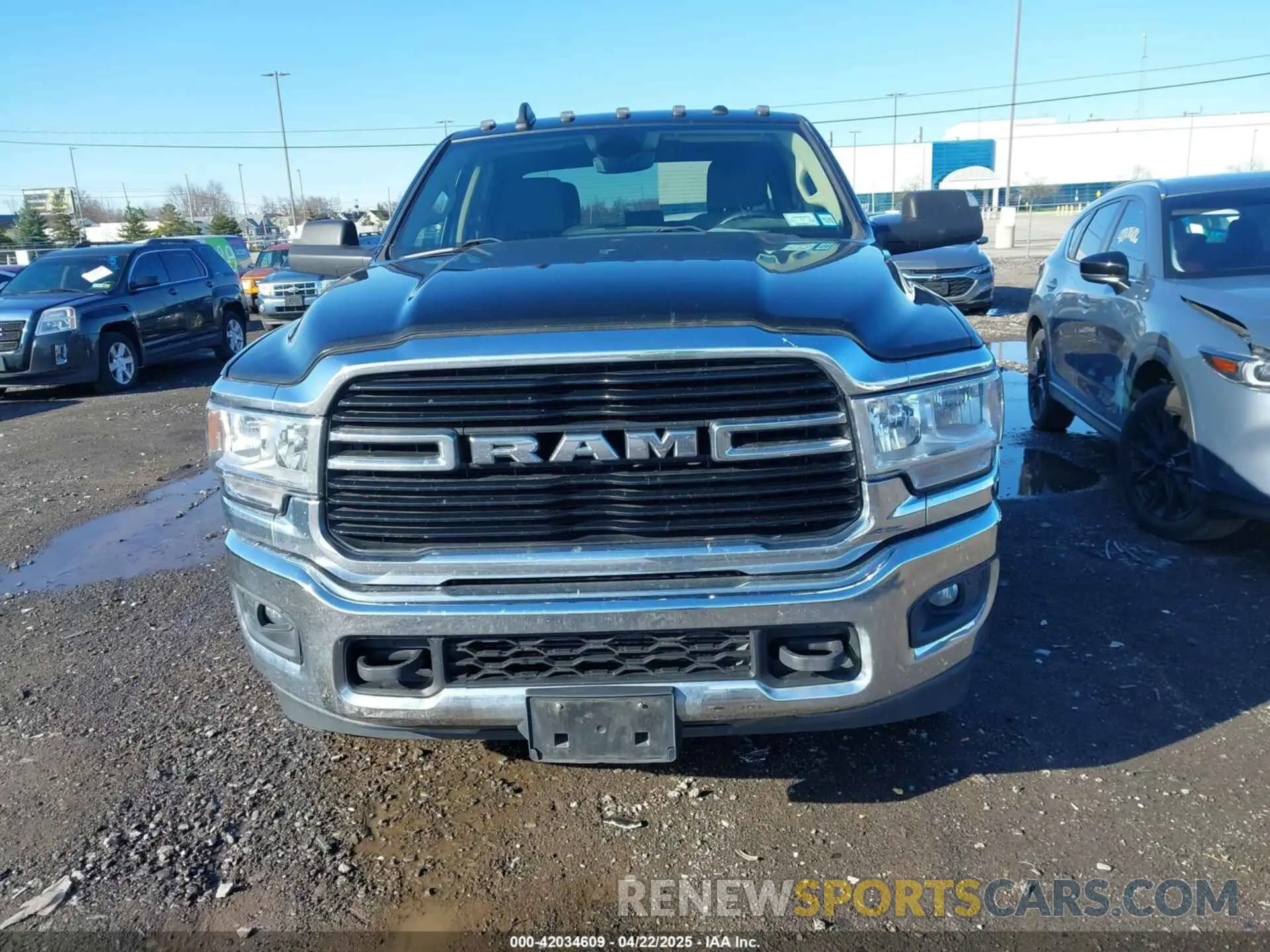 12 fotografías del automóvil dañado 3C6UR5JL7KG626549 RAM 2500 2019