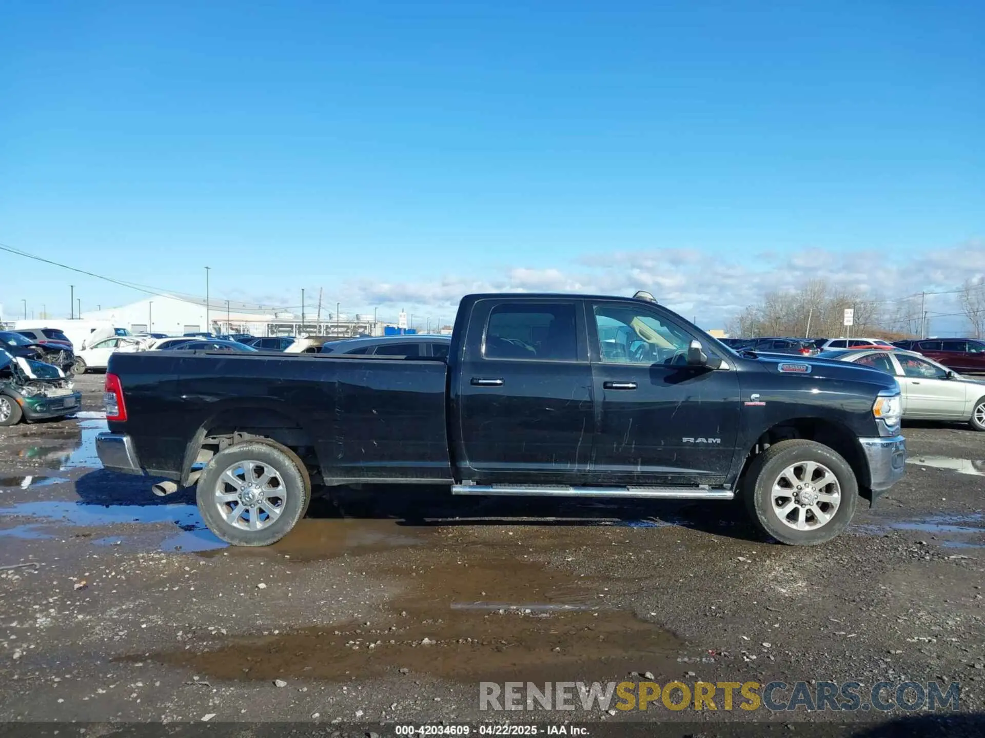 13 fotografías del automóvil dañado 3C6UR5JL7KG626549 RAM 2500 2019