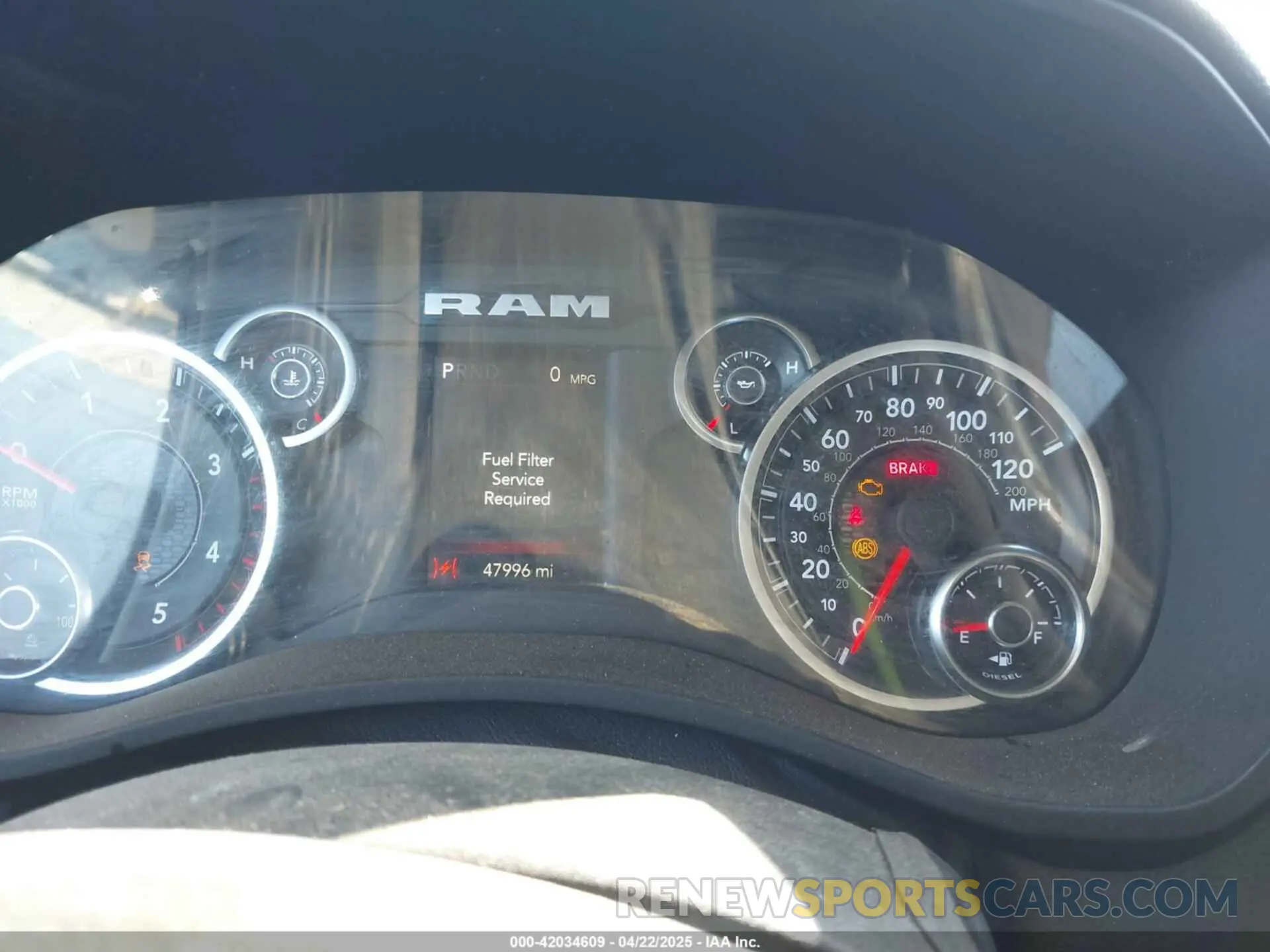 6 fotografías del automóvil dañado 3C6UR5JL7KG626549 RAM 2500 2019