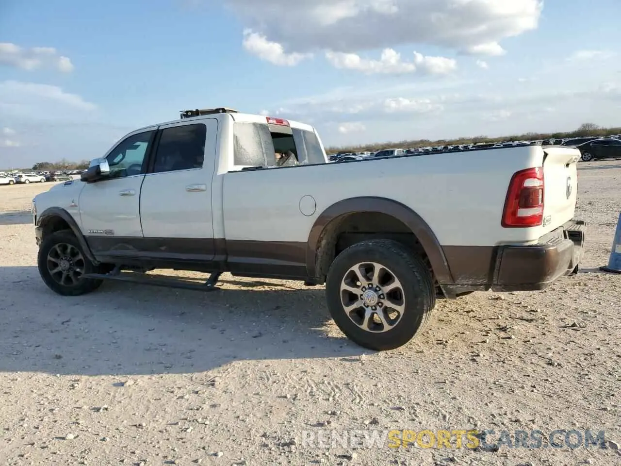 2 fotografías del automóvil dañado 3C6UR5LL4KG593040 RAM 2500 2019