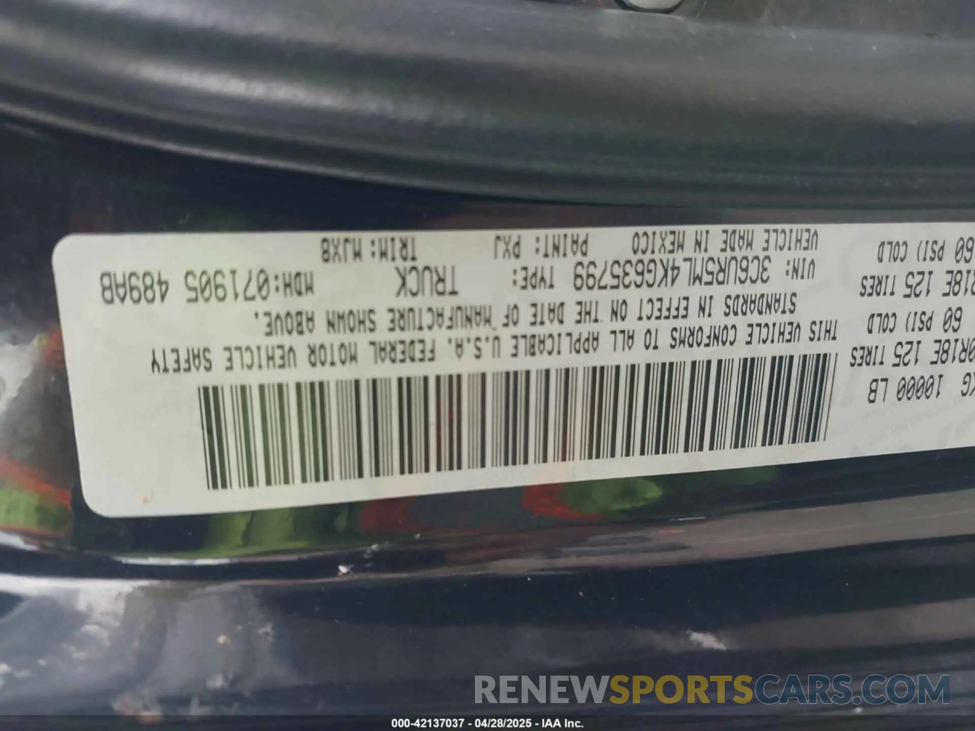 9 fotografías del automóvil dañado 3C6UR5ML4KG635799 RAM 2500 2019