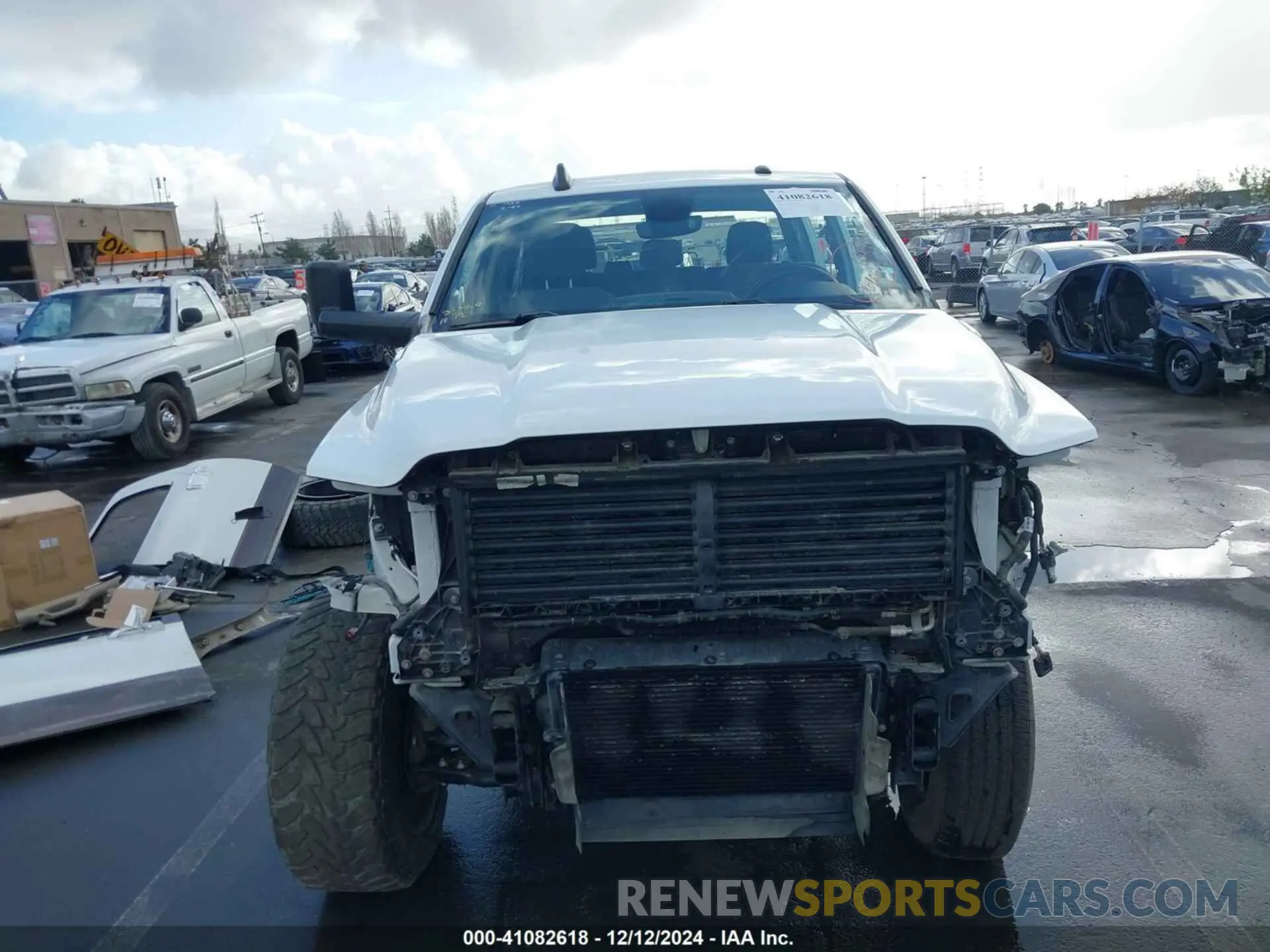 13 fotografías del automóvil dañado 3C6UR5MLXKG623625 RAM 2500 2019