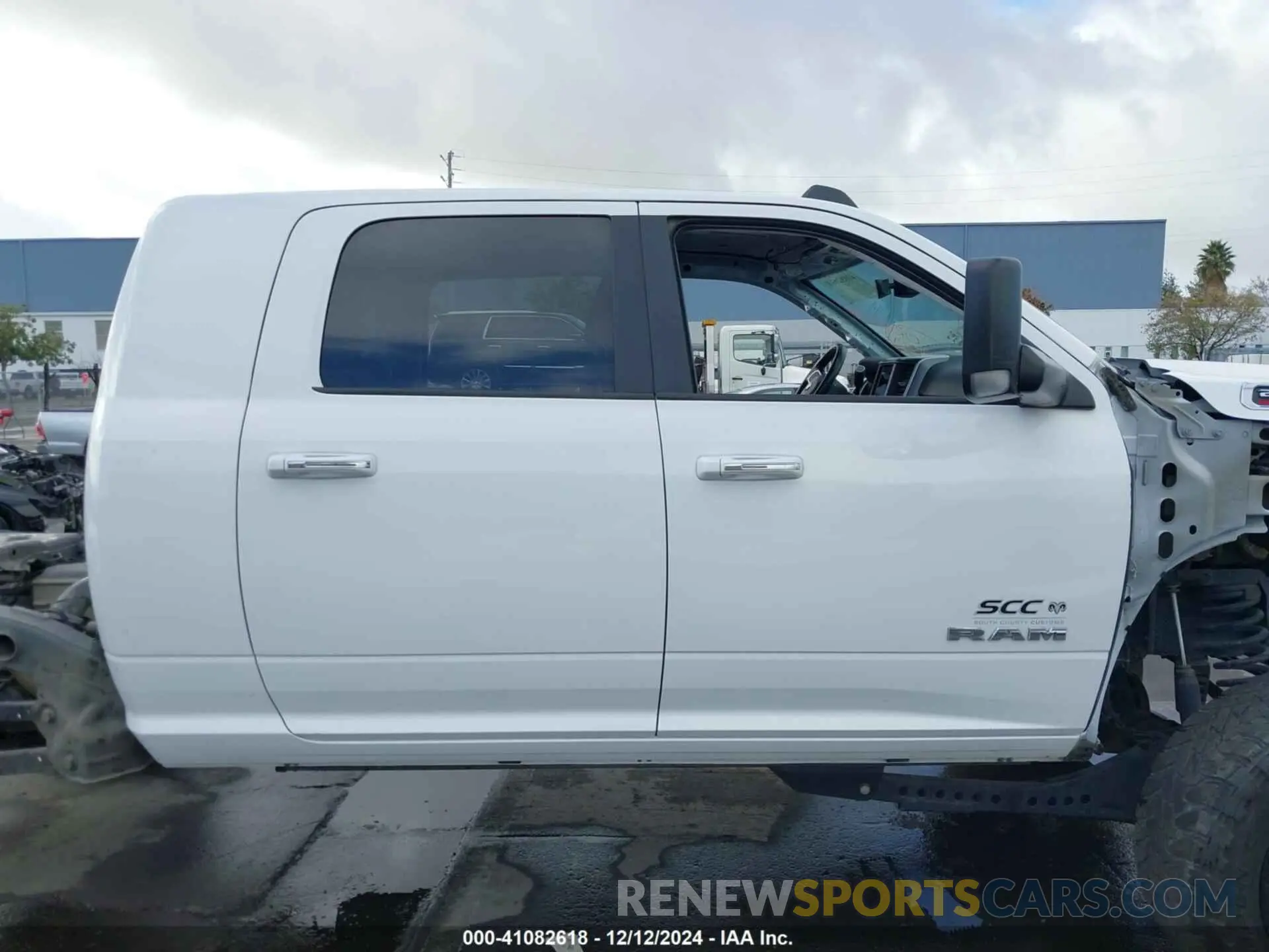 14 fotografías del automóvil dañado 3C6UR5MLXKG623625 RAM 2500 2019