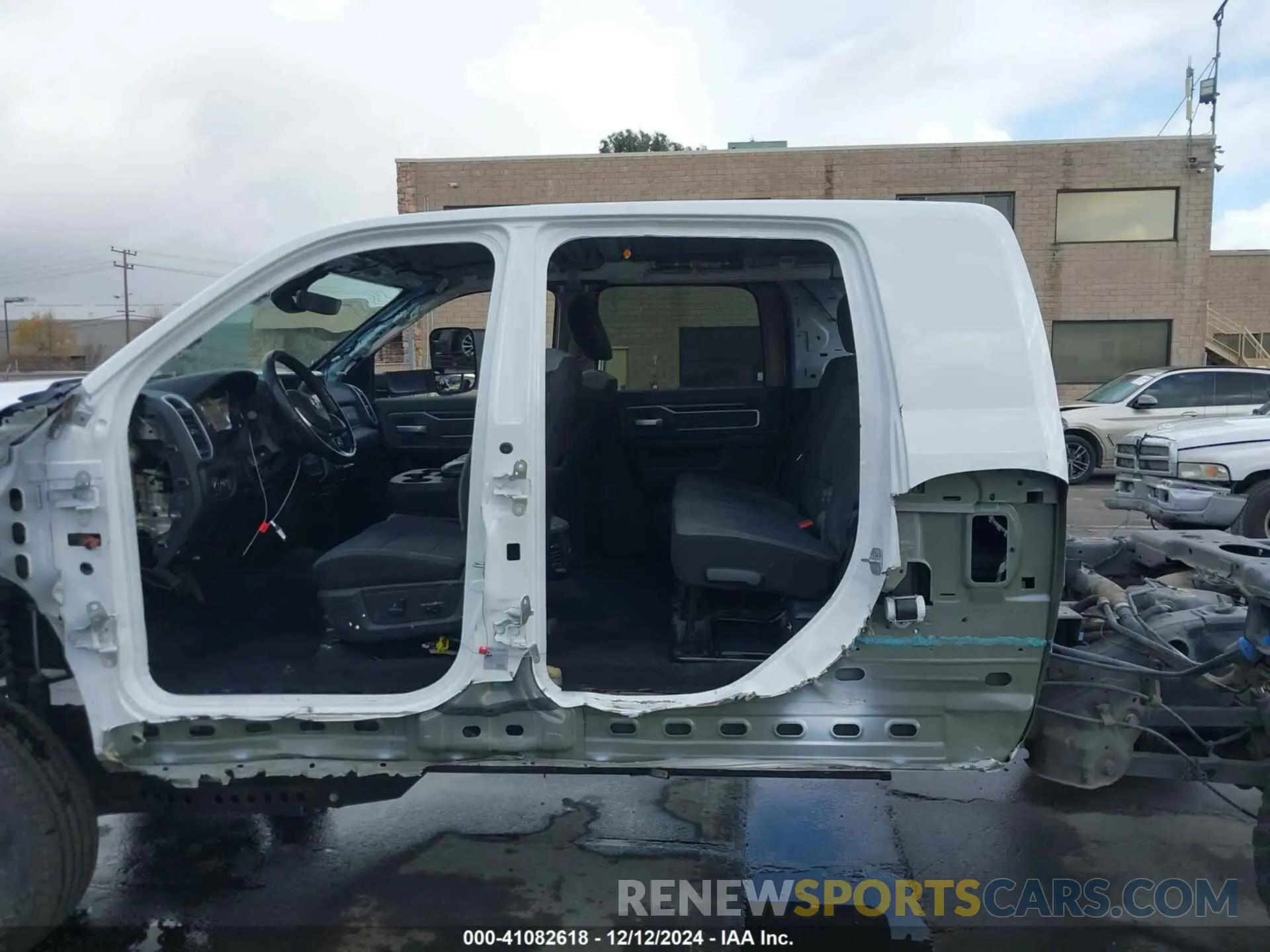 15 fotografías del automóvil dañado 3C6UR5MLXKG623625 RAM 2500 2019