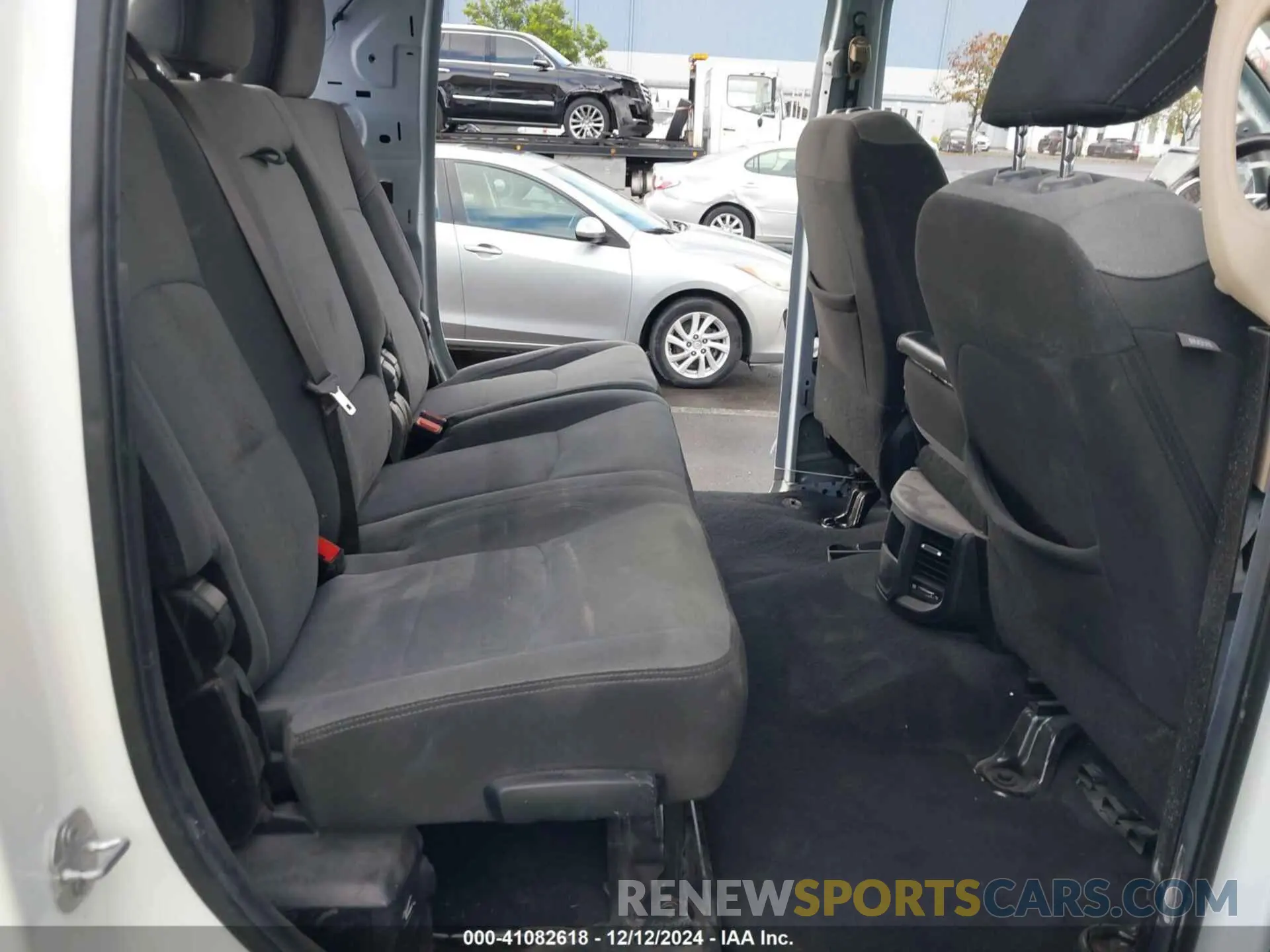 8 fotografías del automóvil dañado 3C6UR5MLXKG623625 RAM 2500 2019