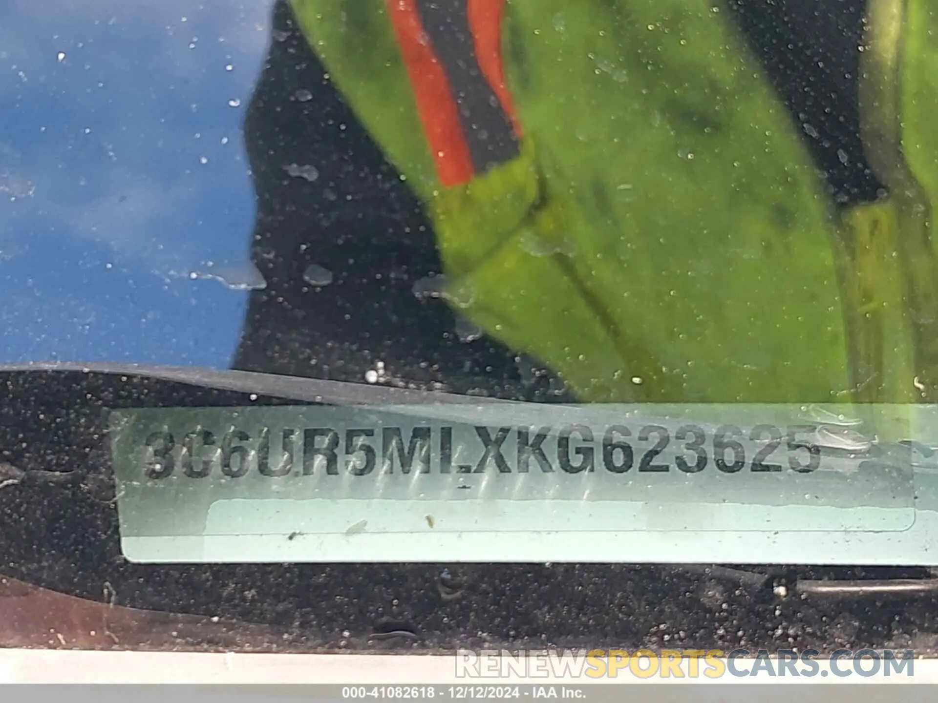 9 fotografías del automóvil dañado 3C6UR5MLXKG623625 RAM 2500 2019
