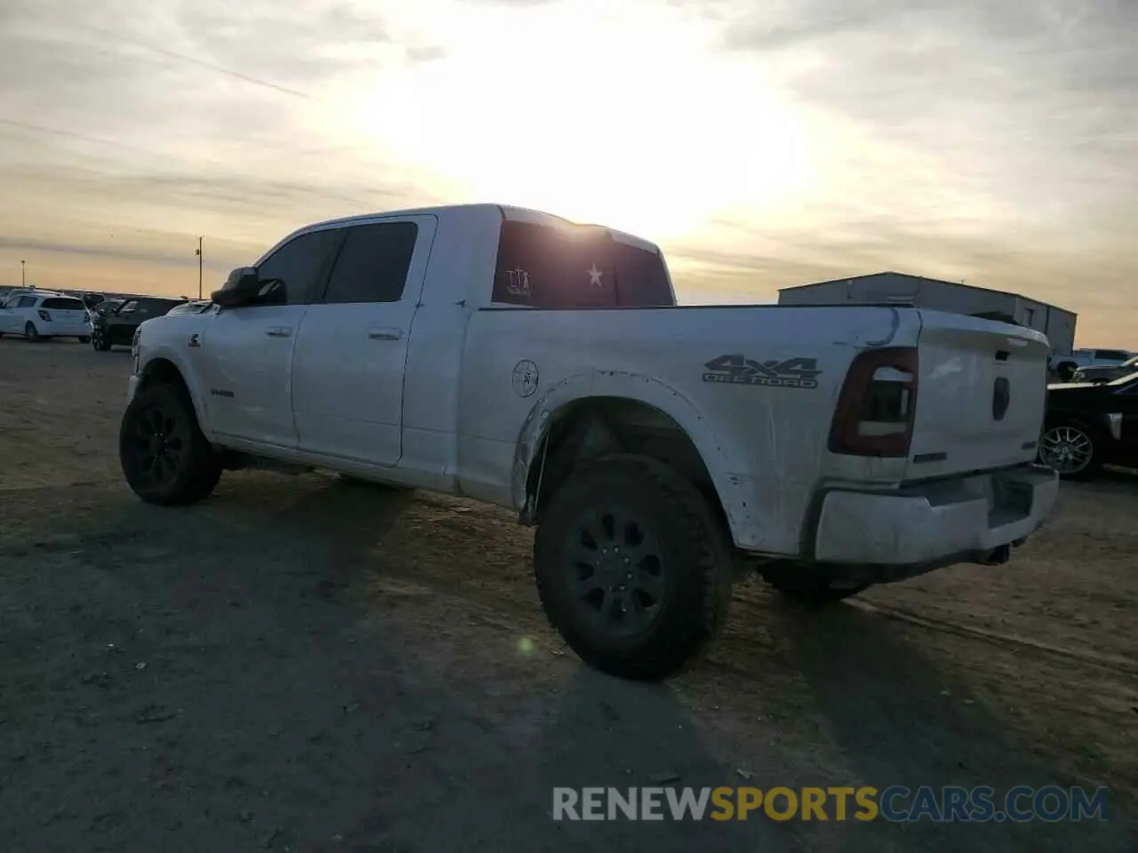 2 fotografías del automóvil dañado 3C6UR5NL0KG664229 RAM 2500 2019