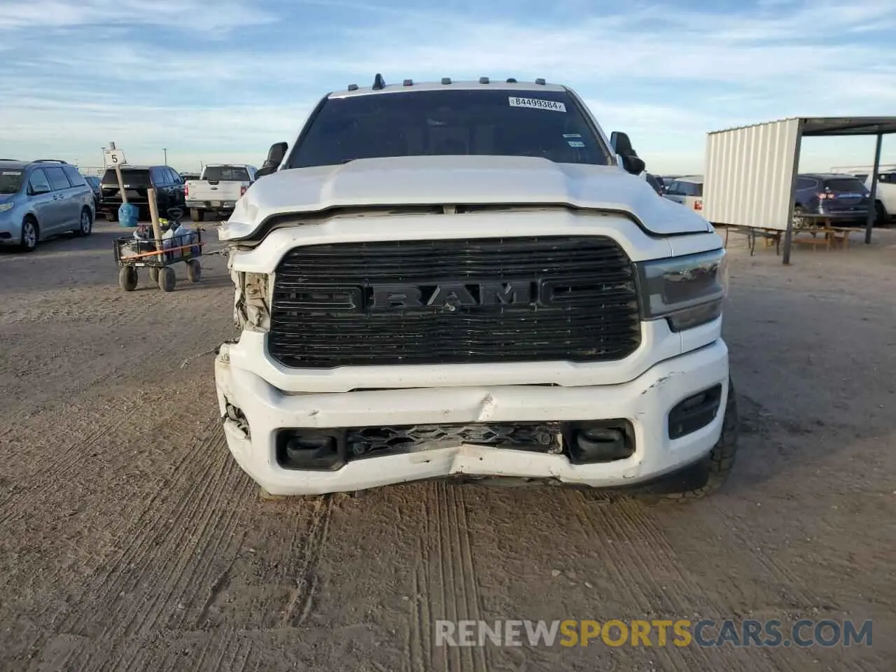 5 fotografías del automóvil dañado 3C6UR5NL0KG664229 RAM 2500 2019