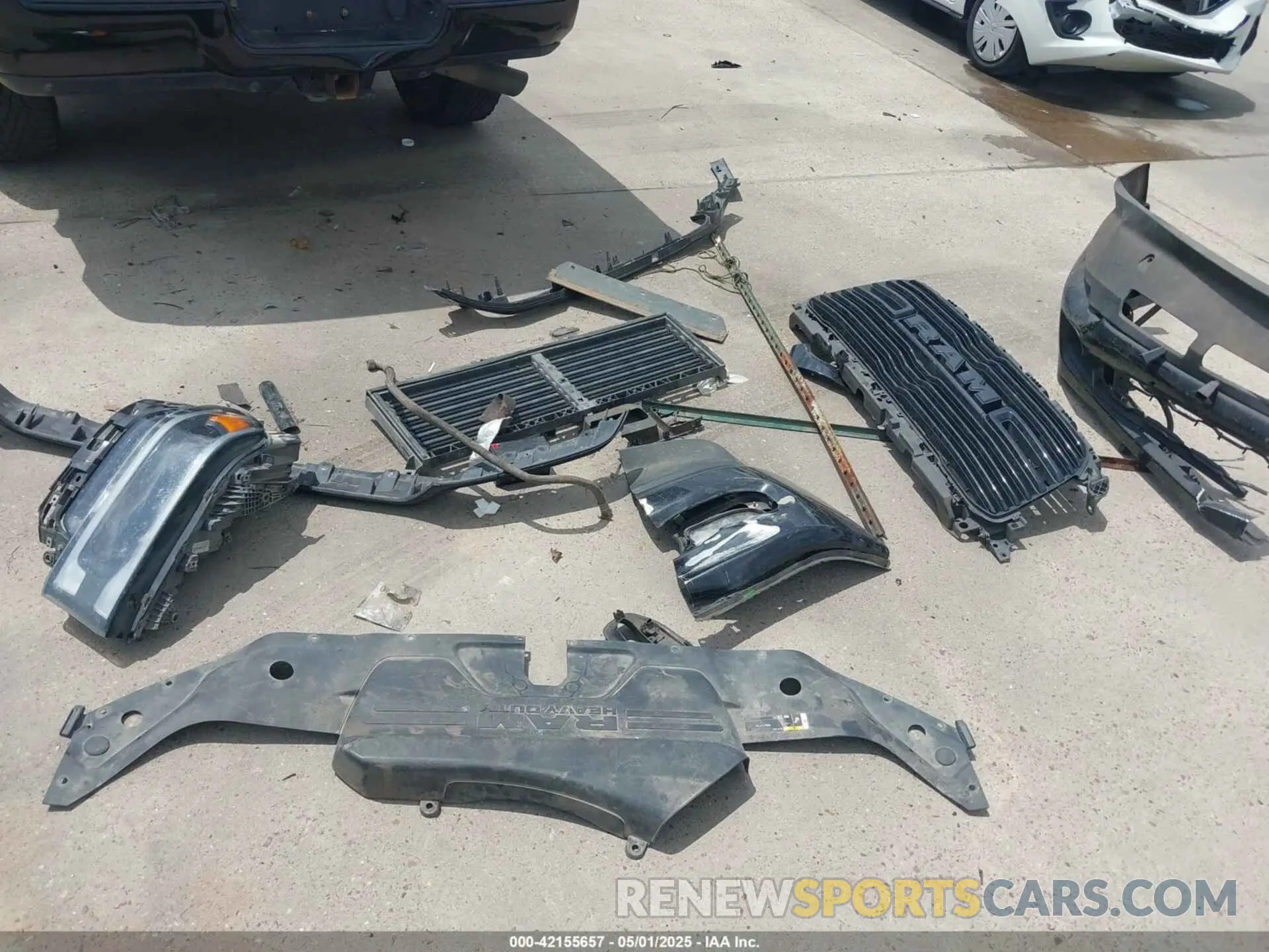 12 fotografías del automóvil dañado 3C6UR5NL7KG530348 RAM 2500 2019