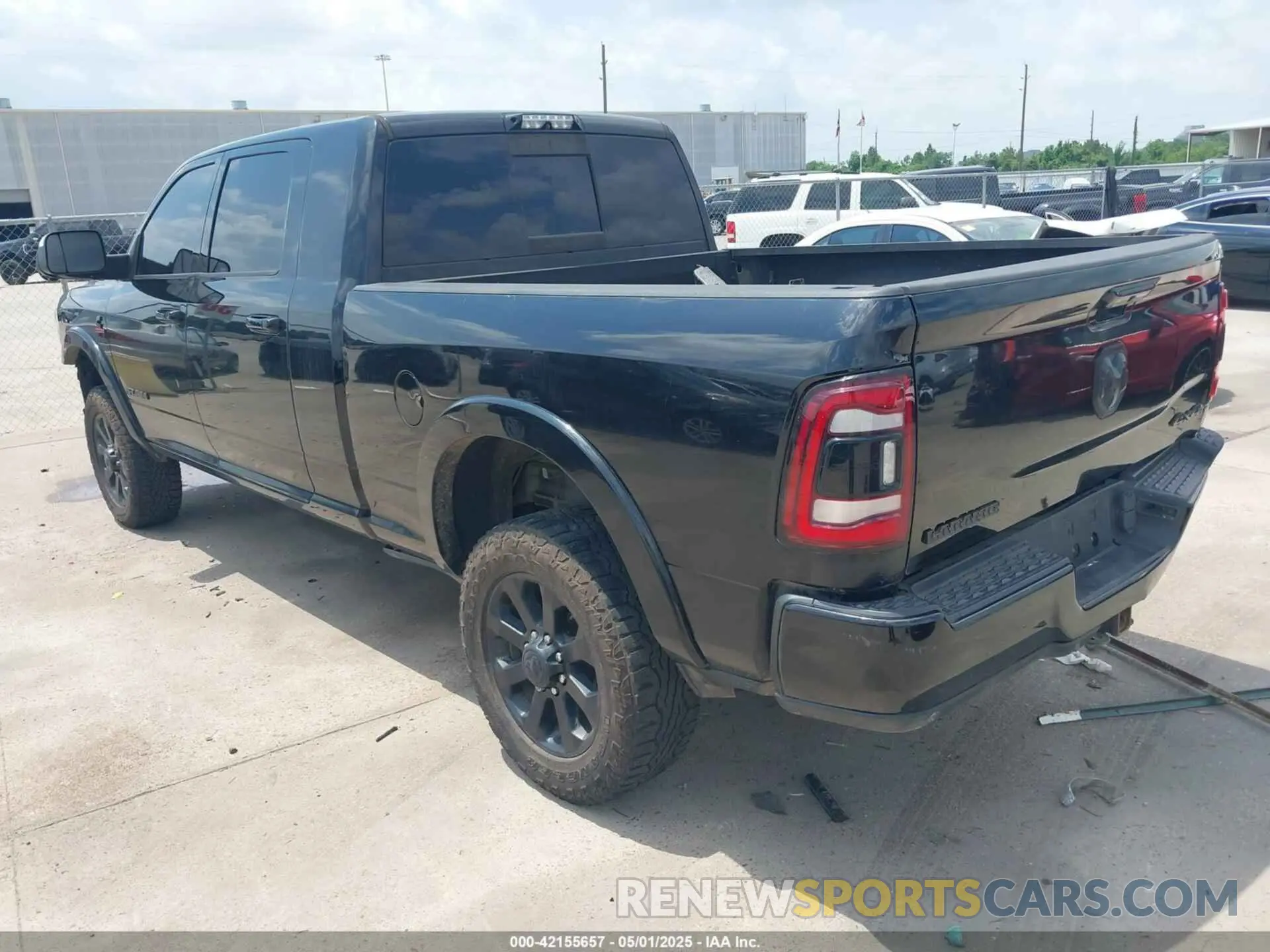 3 fotografías del automóvil dañado 3C6UR5NL7KG530348 RAM 2500 2019