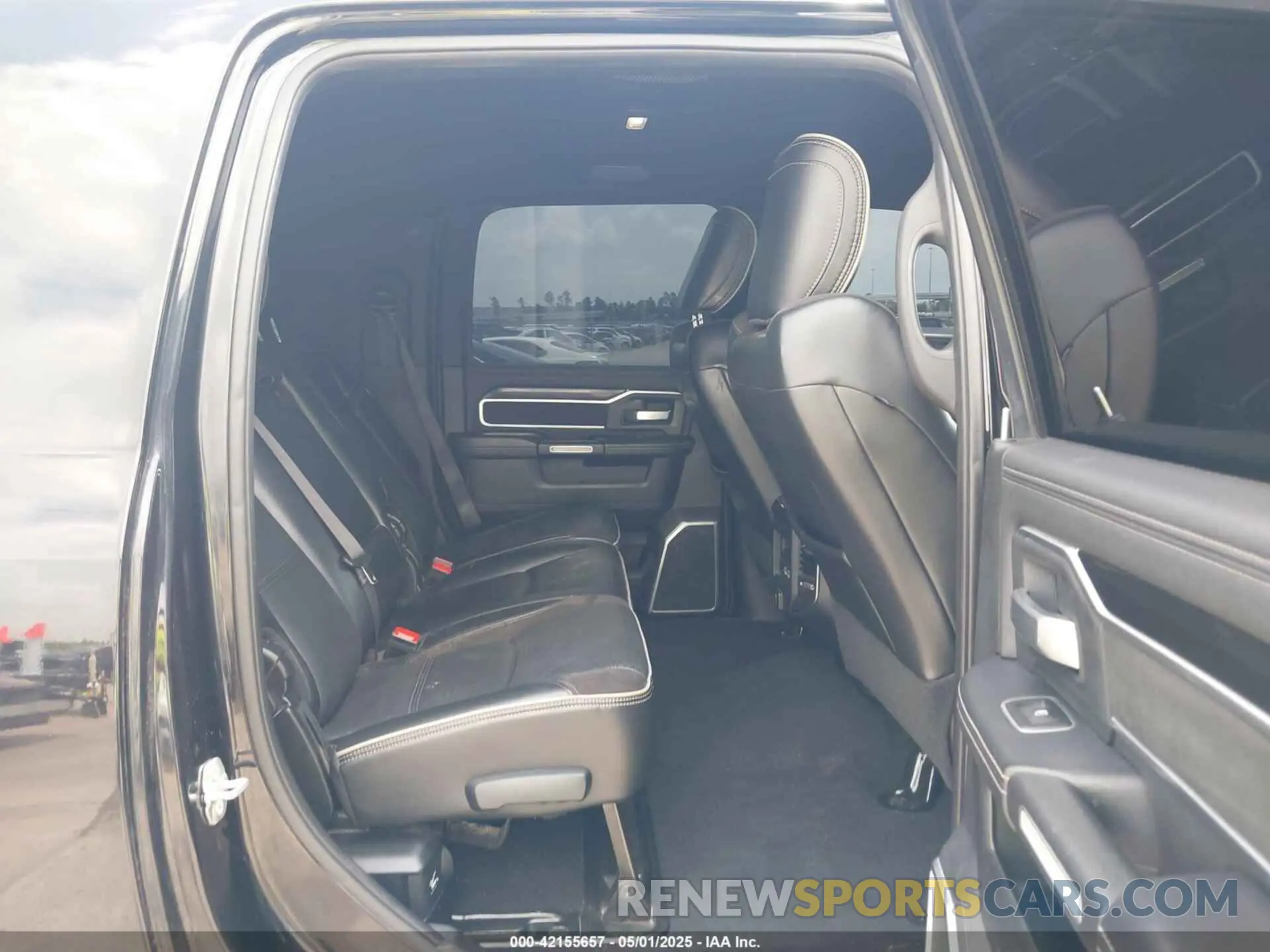 8 fotografías del automóvil dañado 3C6UR5NL7KG530348 RAM 2500 2019
