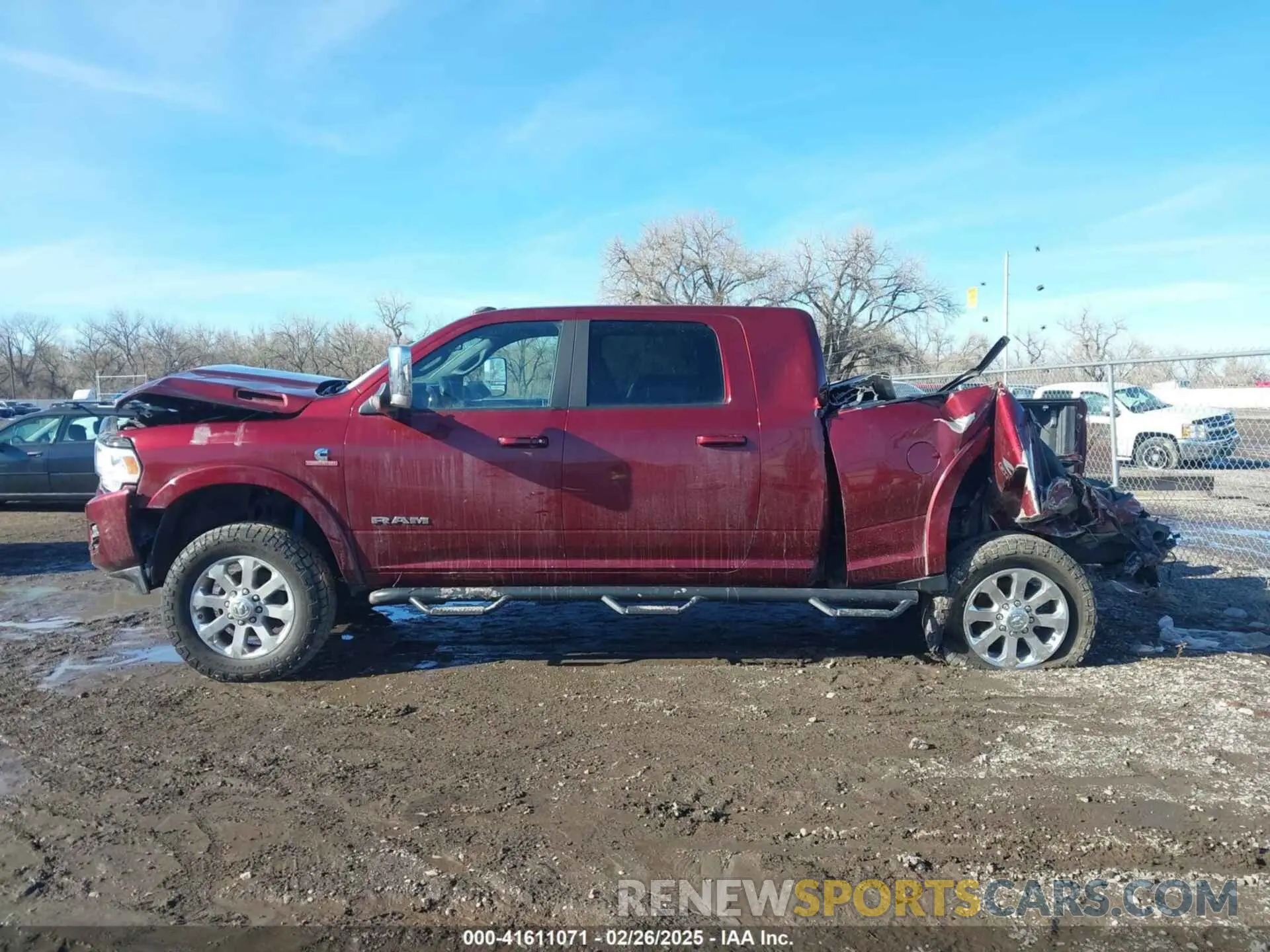 14 fotografías del automóvil dañado 3C6UR5NL8KG652913 RAM 2500 2019