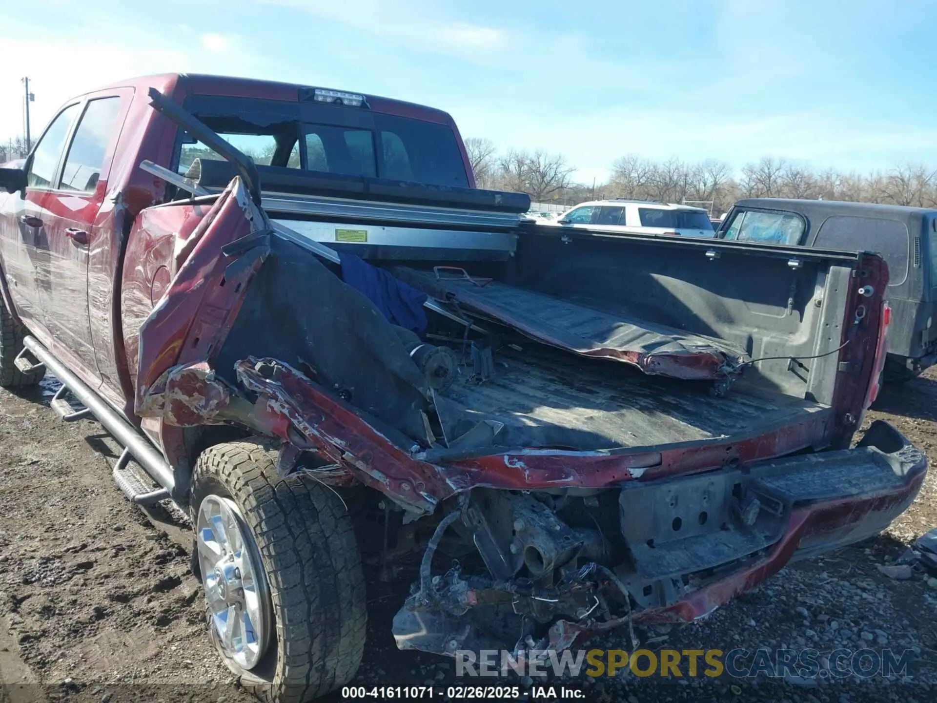 16 fotografías del automóvil dañado 3C6UR5NL8KG652913 RAM 2500 2019