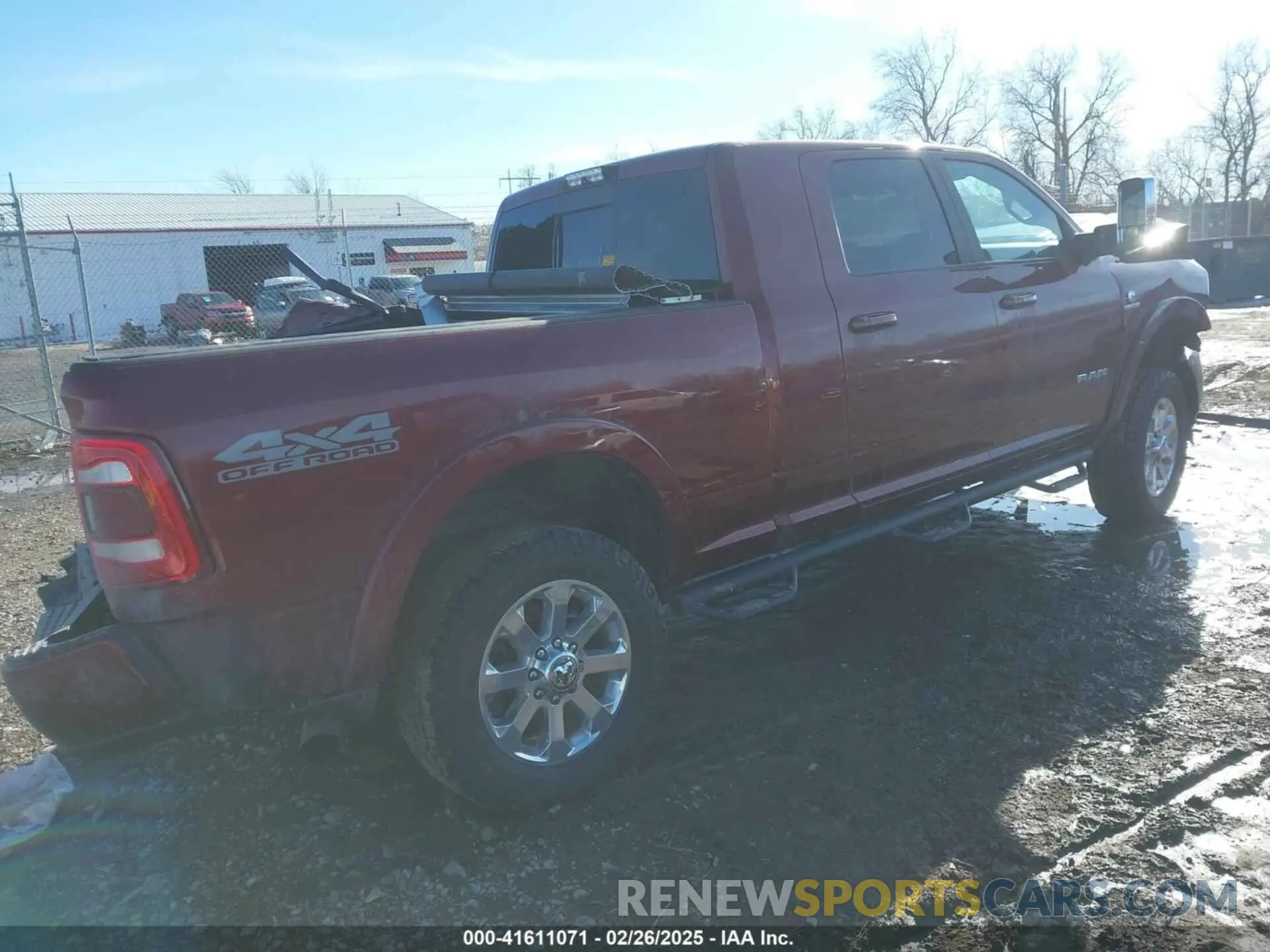 4 fotografías del automóvil dañado 3C6UR5NL8KG652913 RAM 2500 2019