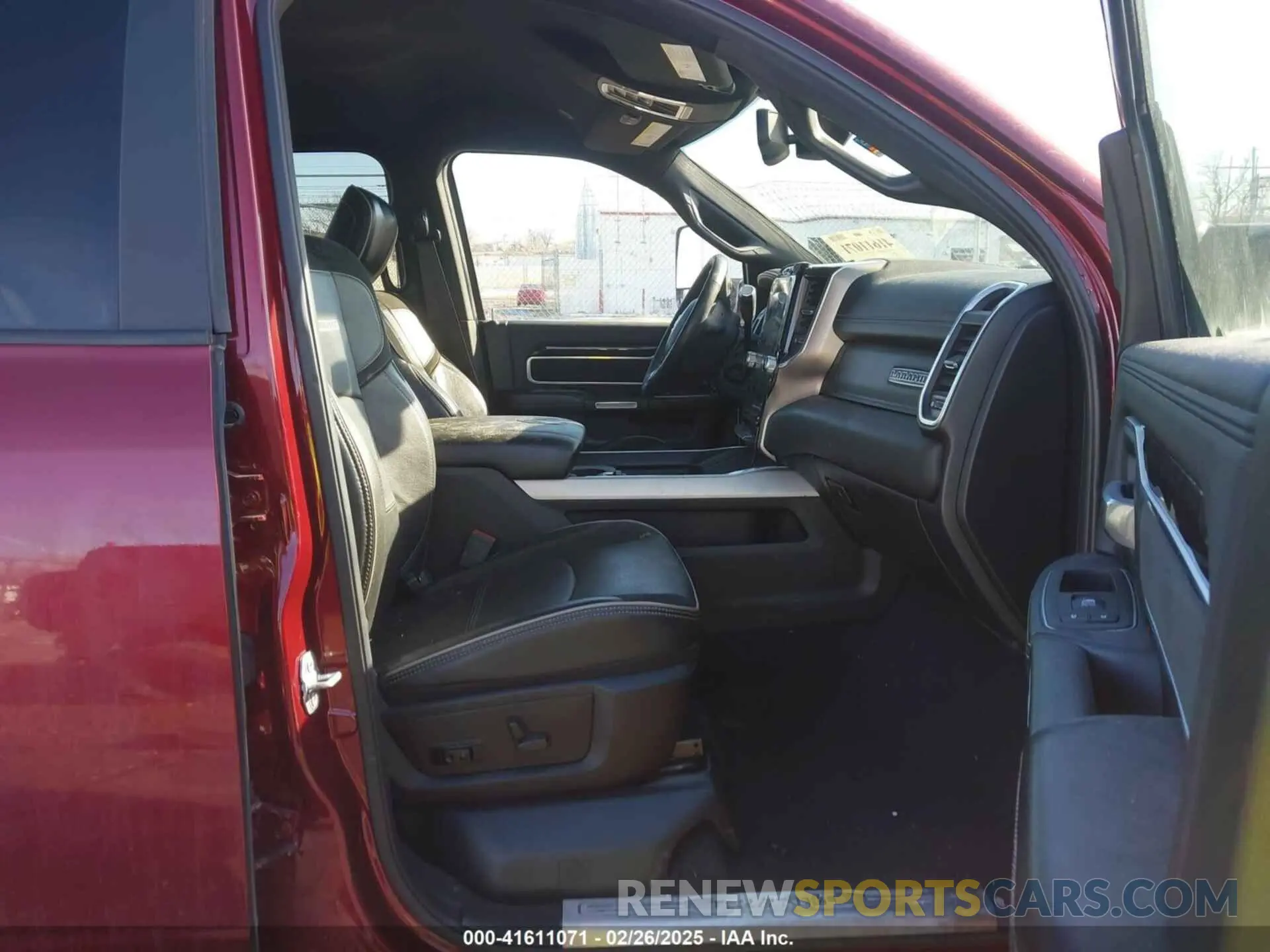 5 fotografías del automóvil dañado 3C6UR5NL8KG652913 RAM 2500 2019