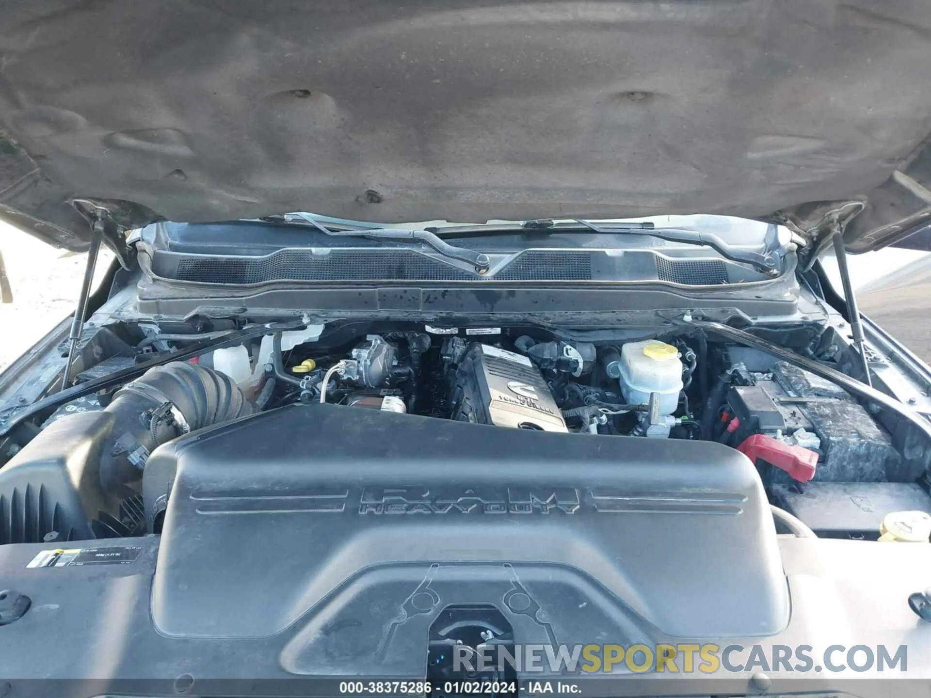 10 fotografías del automóvil dañado 3C6UR5SL3KG615465 RAM 2500 2019