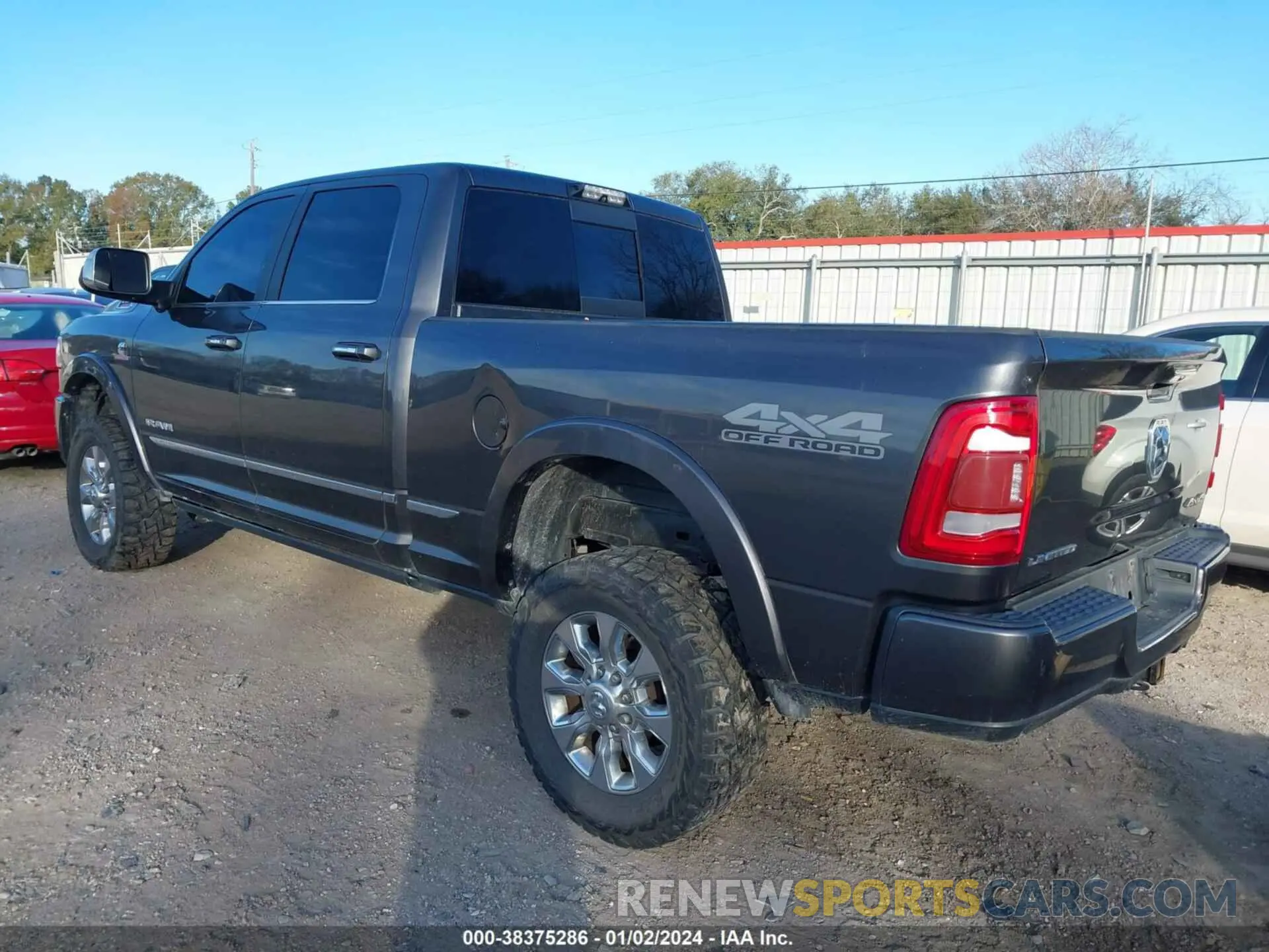 3 fotografías del automóvil dañado 3C6UR5SL3KG615465 RAM 2500 2019