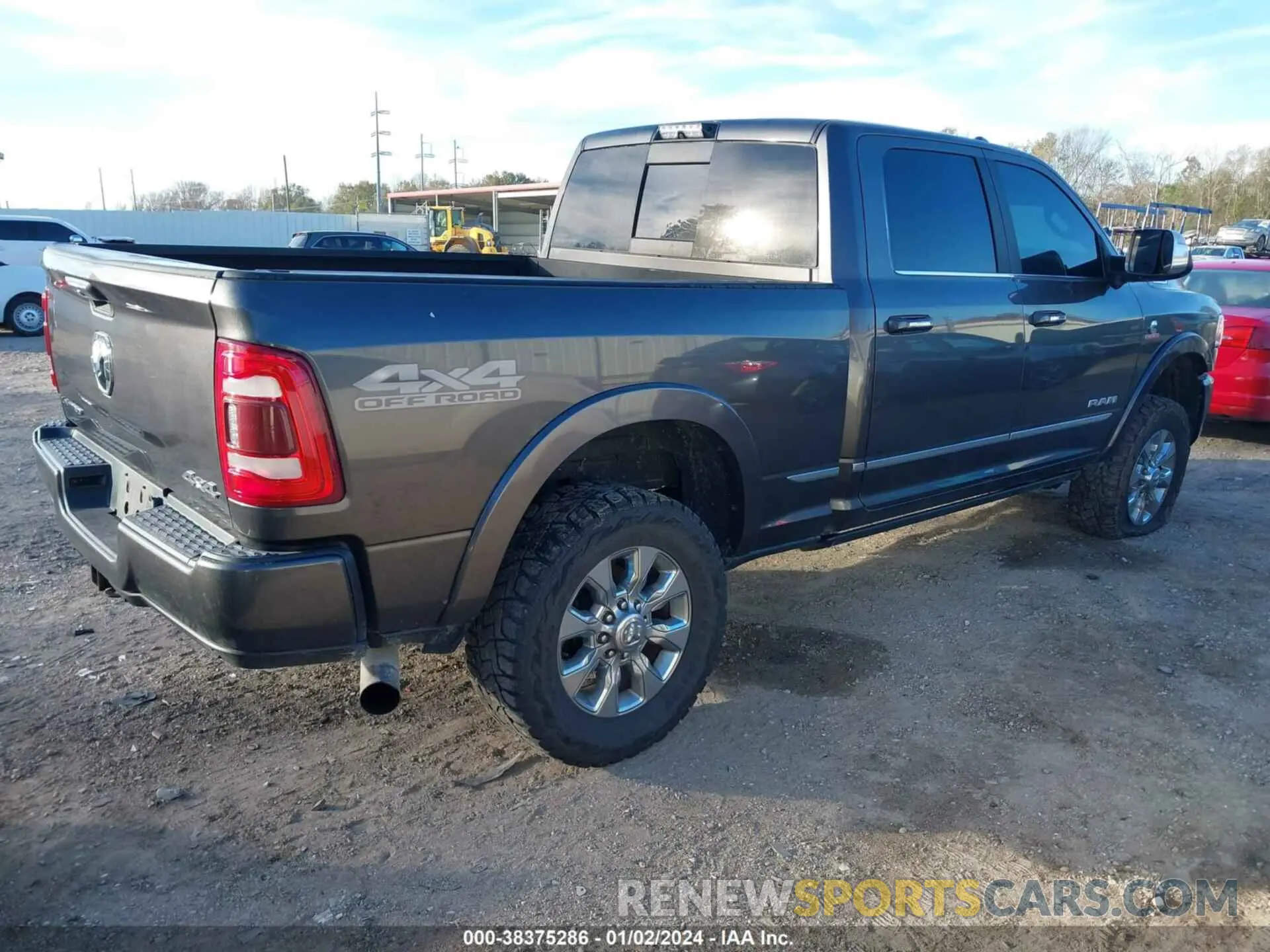4 fotografías del automóvil dañado 3C6UR5SL3KG615465 RAM 2500 2019