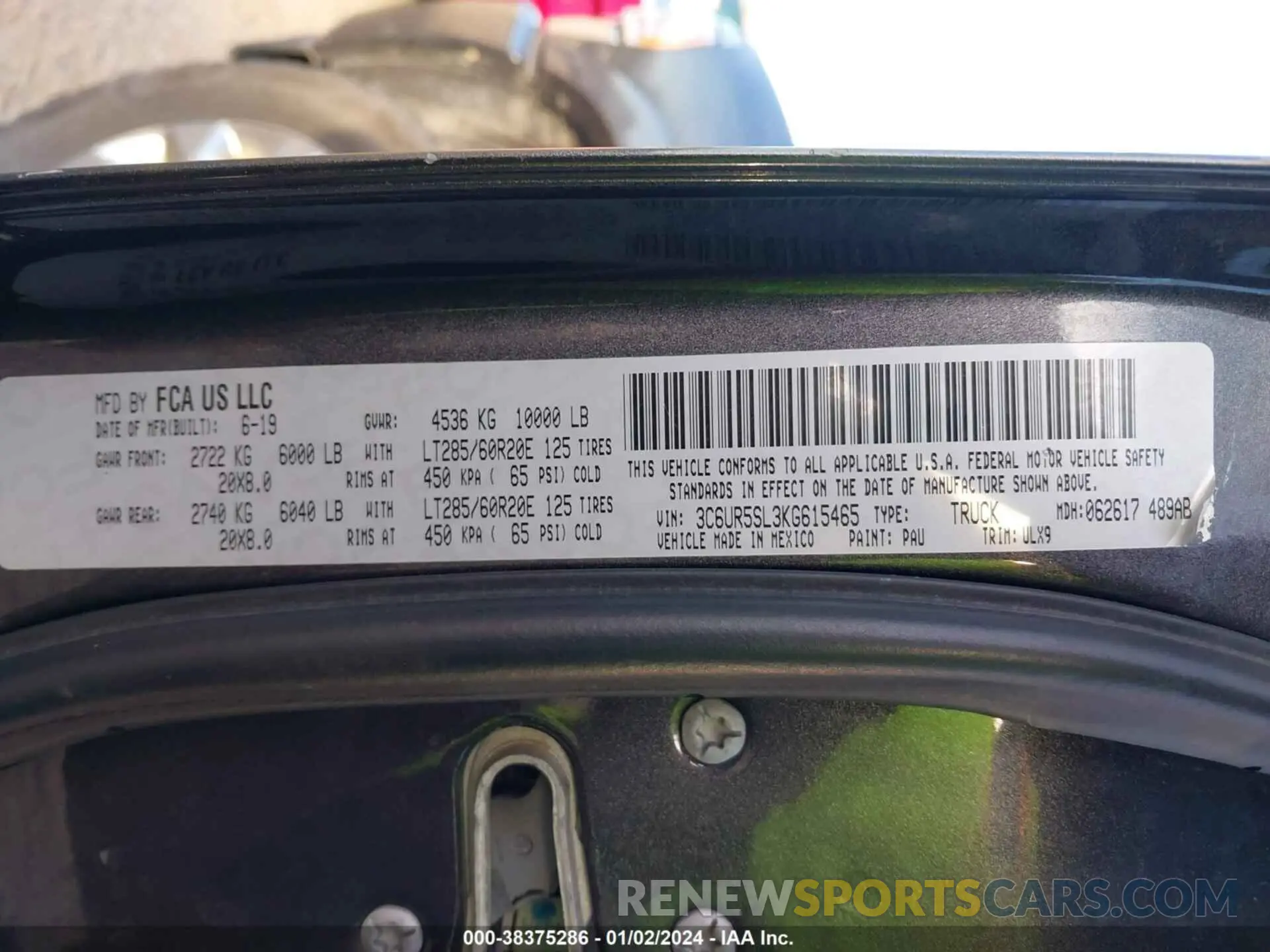 9 fotografías del automóvil dañado 3C6UR5SL3KG615465 RAM 2500 2019