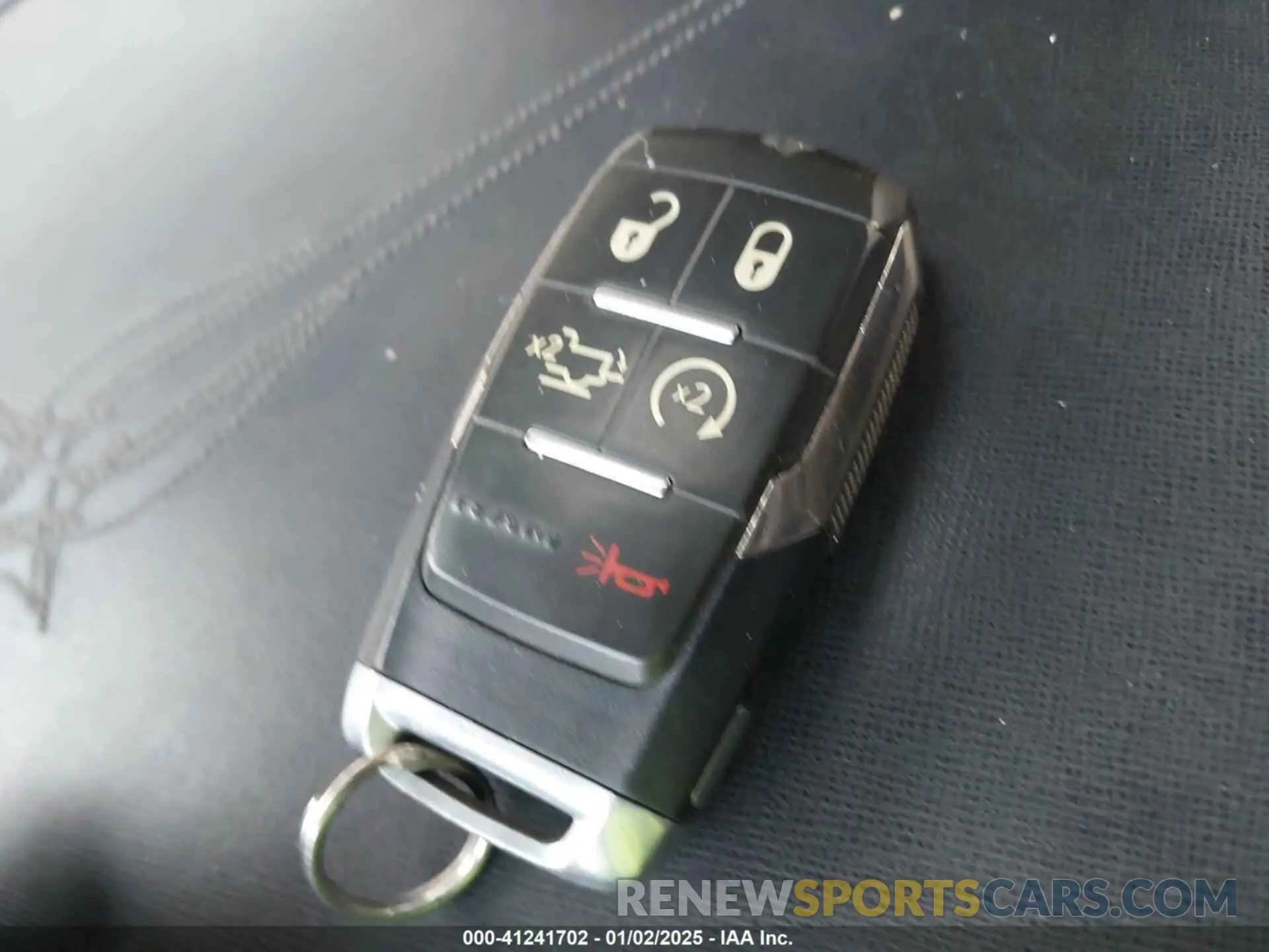11 fotografías del automóvil dañado 3C6UR5SL8KG516995 RAM 2500 2019