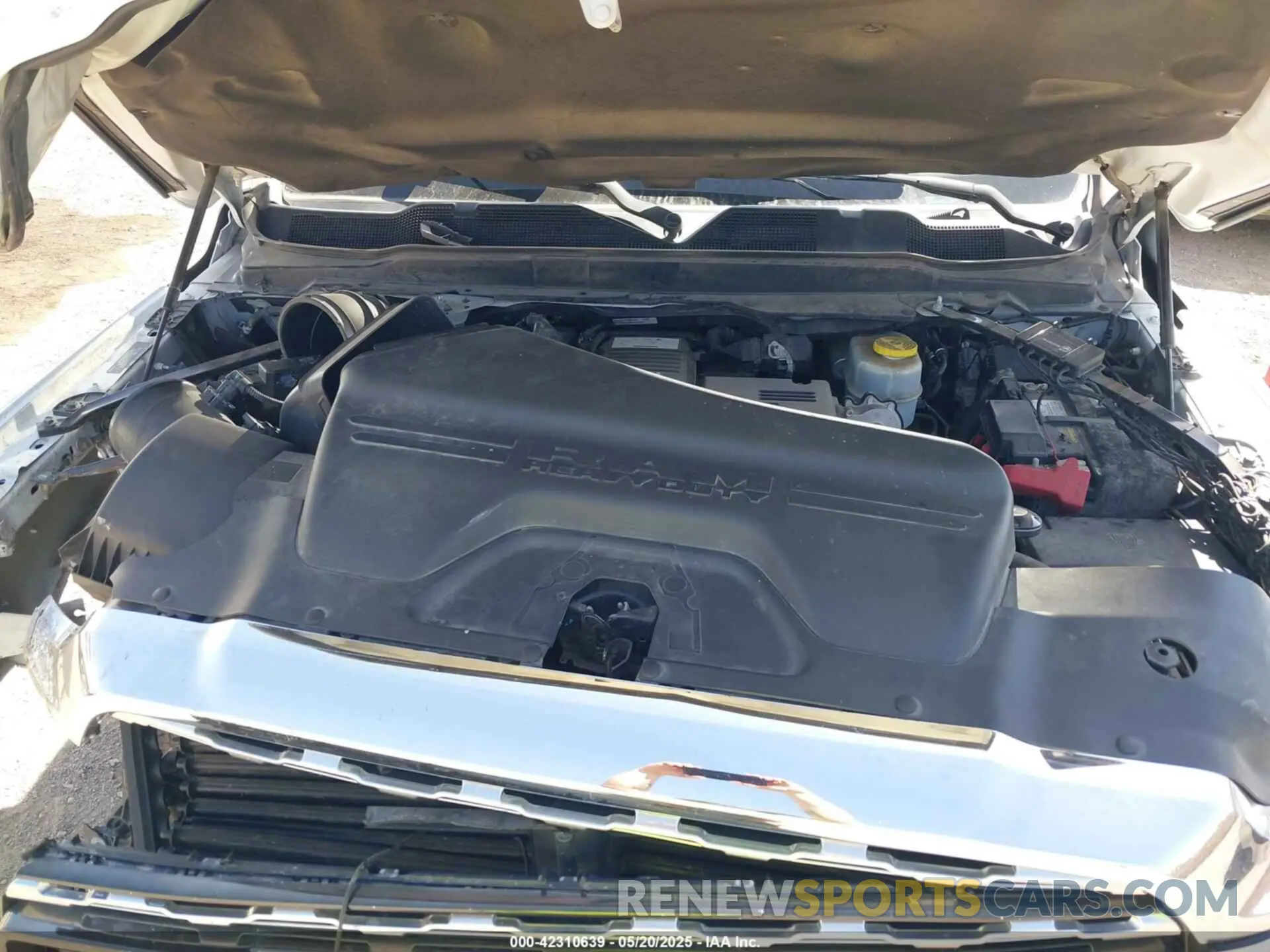 10 fotografías del automóvil dañado 3C6UR5SL9KG655226 RAM 2500 2019