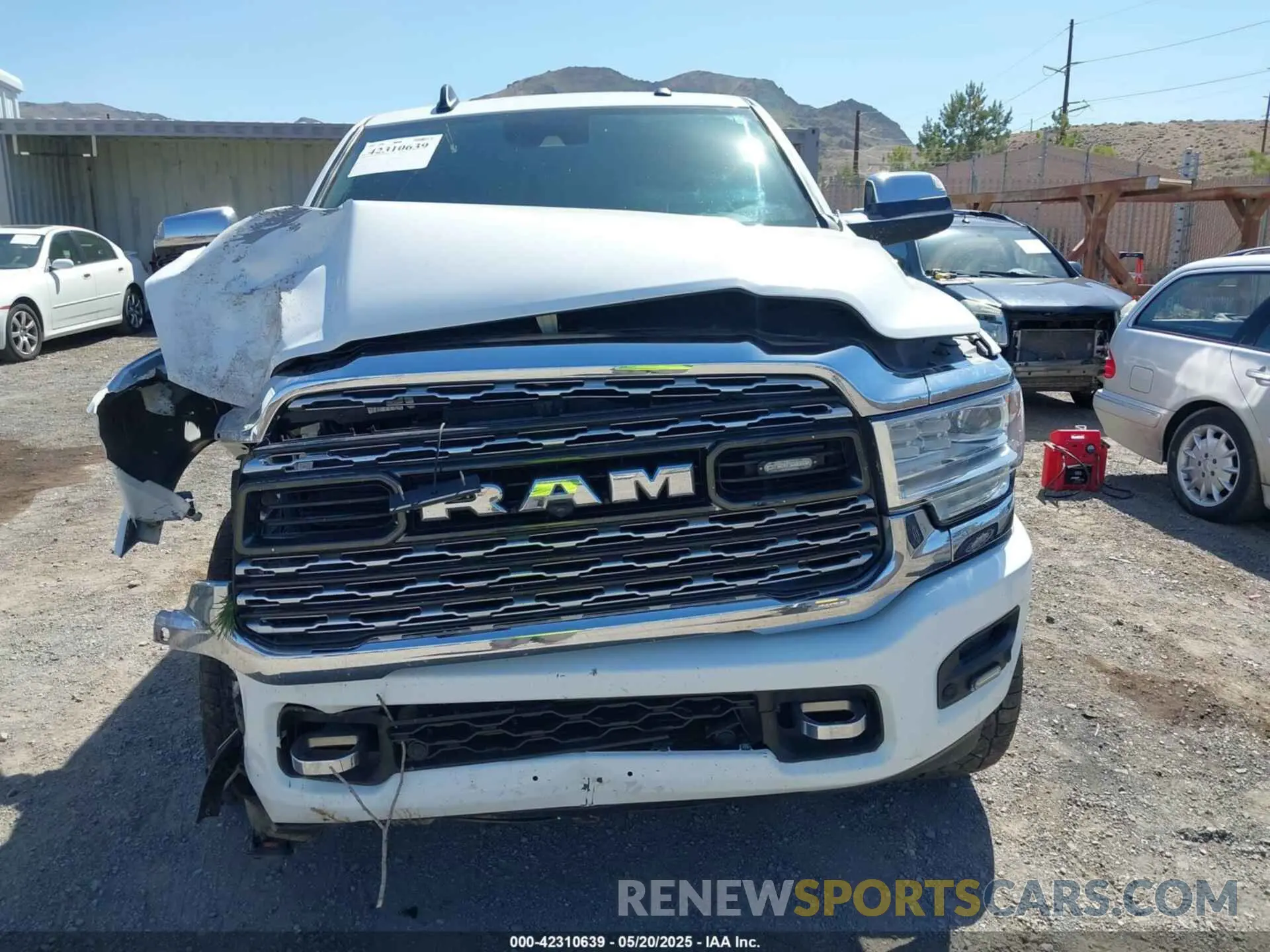 12 fotografías del automóvil dañado 3C6UR5SL9KG655226 RAM 2500 2019