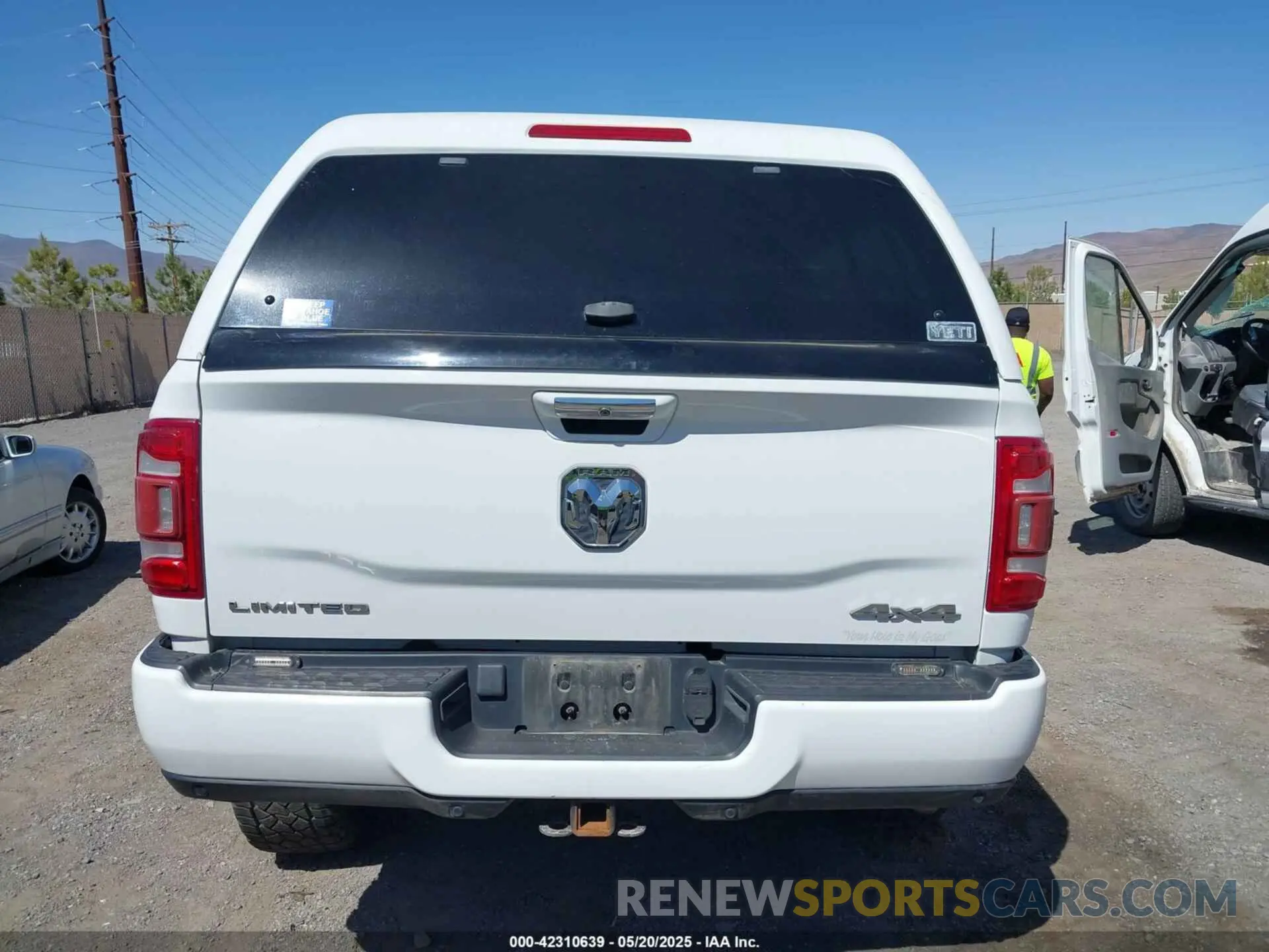 16 fotografías del automóvil dañado 3C6UR5SL9KG655226 RAM 2500 2019