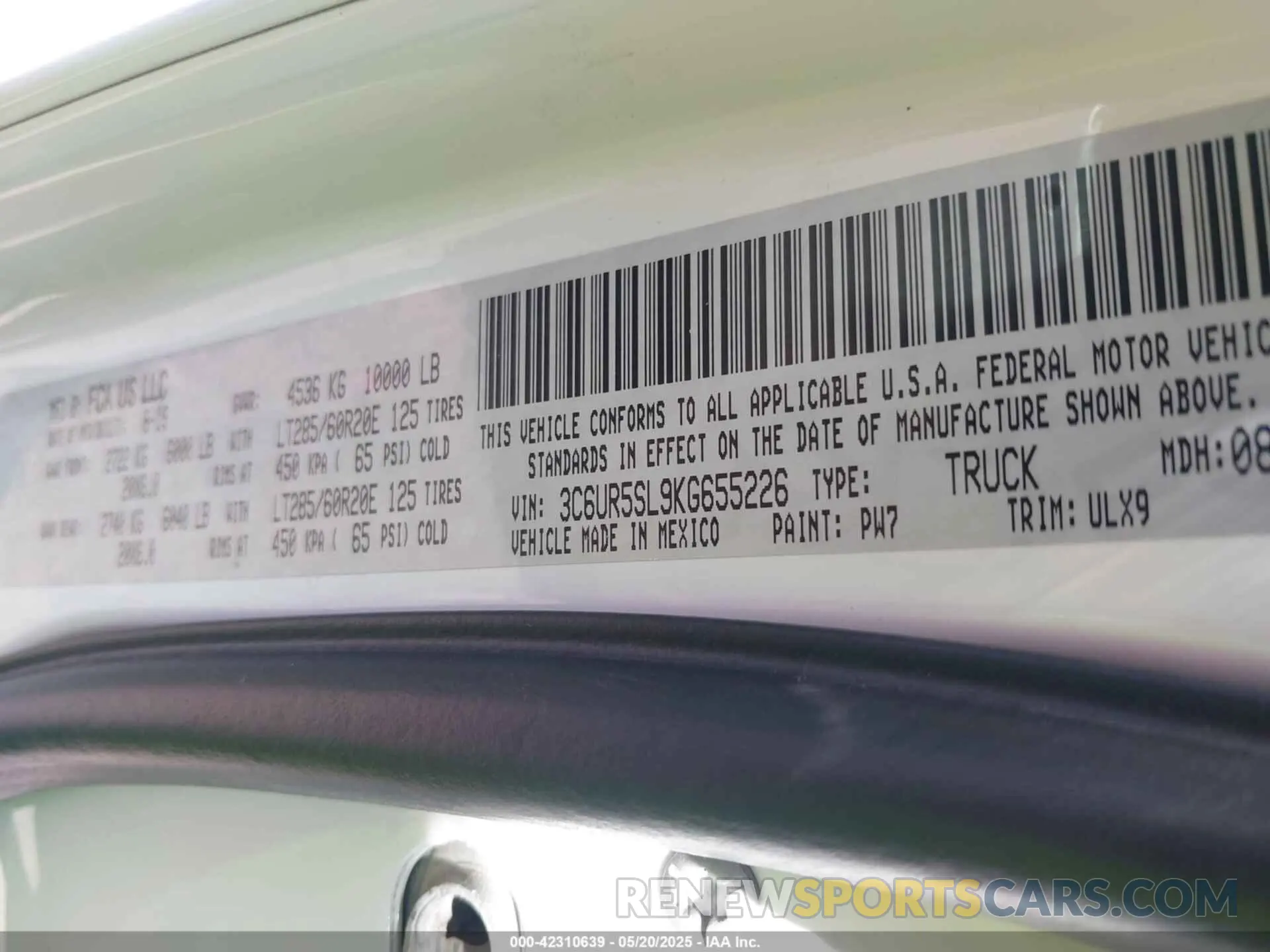 9 fotografías del automóvil dañado 3C6UR5SL9KG655226 RAM 2500 2019