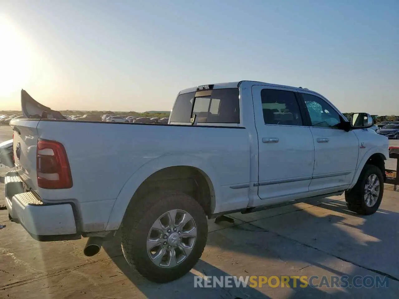 3 fotografías del automóvil dañado 3C6UR5SL9KG656991 RAM 2500 2019