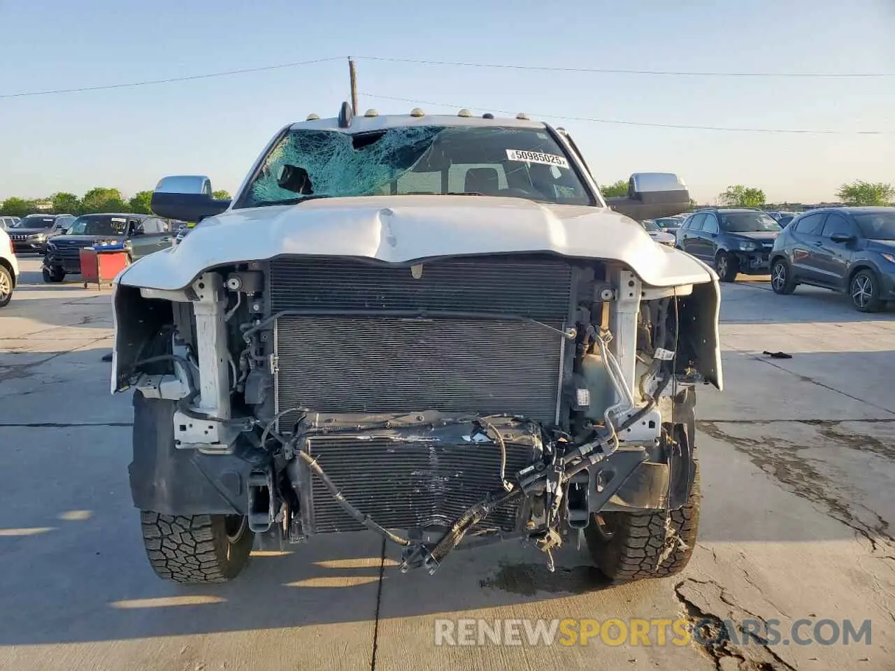 5 fotografías del automóvil dañado 3C6UR5SL9KG656991 RAM 2500 2019