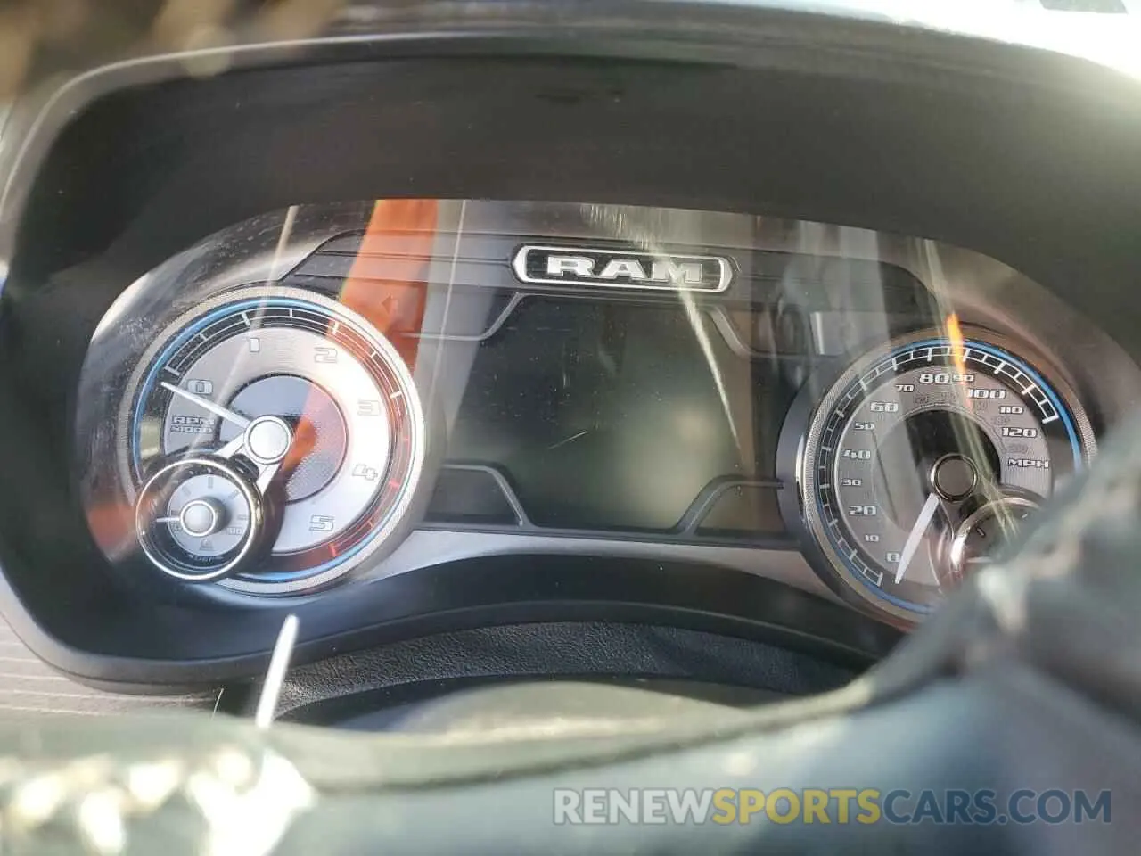 9 fotografías del automóvil dañado 3C6UR5TL5KG540024 RAM 2500 2019