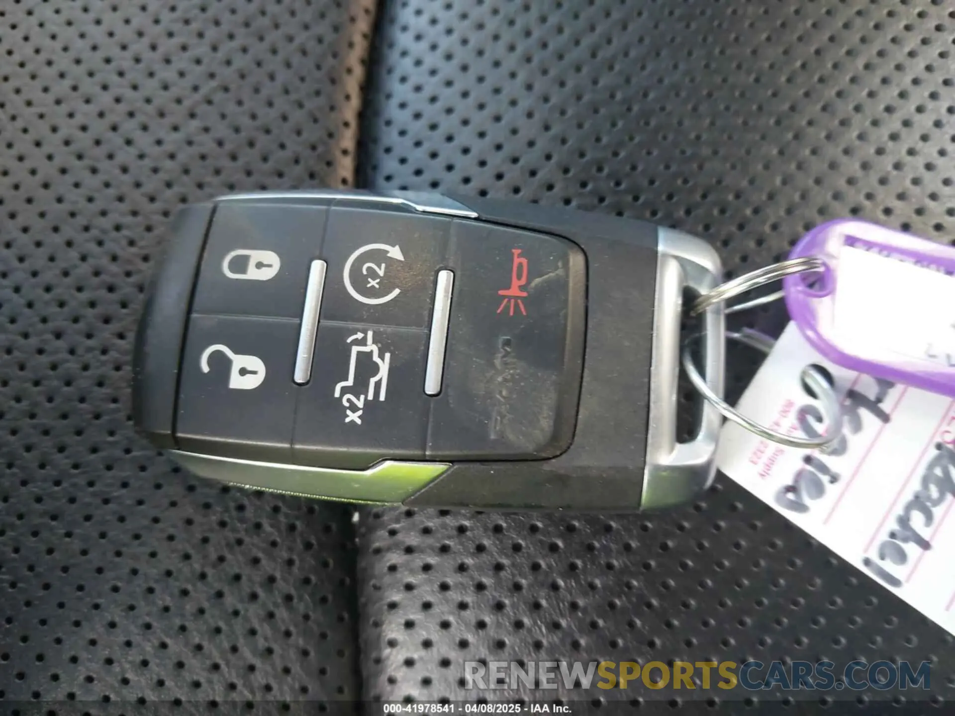 11 fotografías del automóvil dañado 3C6TR5EJ2LG150281 RAM 2500 2020