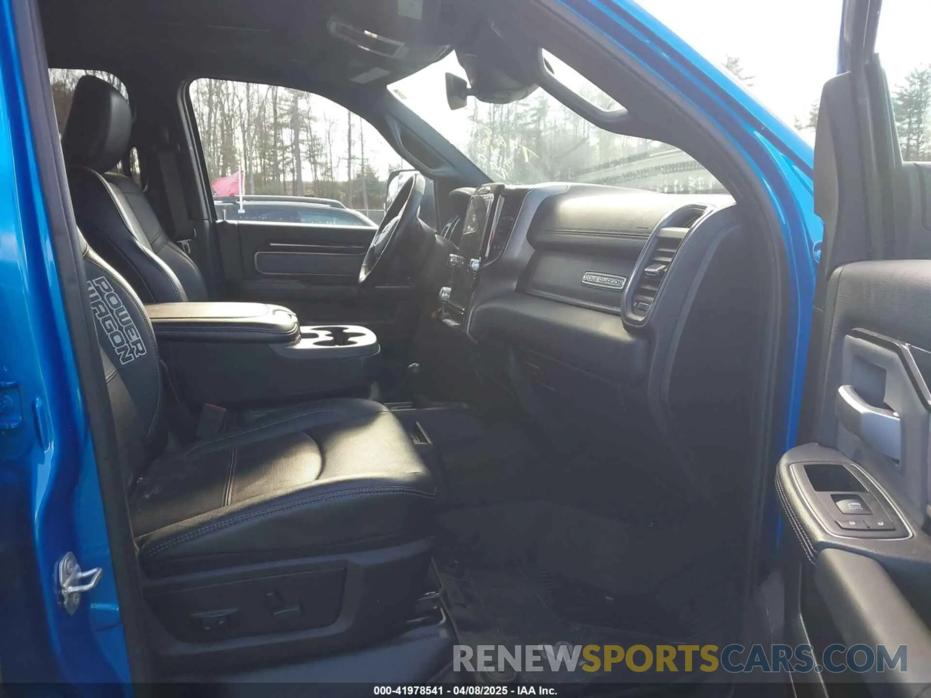 5 fotografías del automóvil dañado 3C6TR5EJ2LG150281 RAM 2500 2020