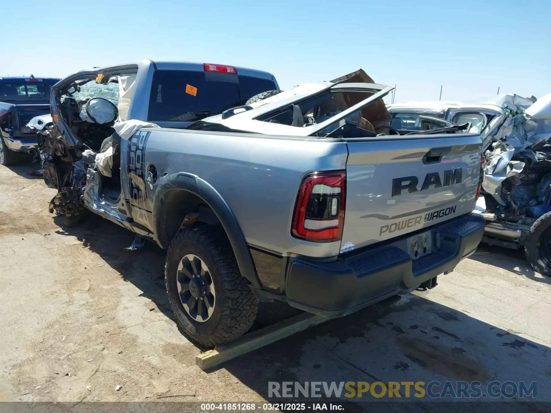 3 fotografías del automóvil dañado 3C6TR5EJ5LG112074 RAM 2500 2020