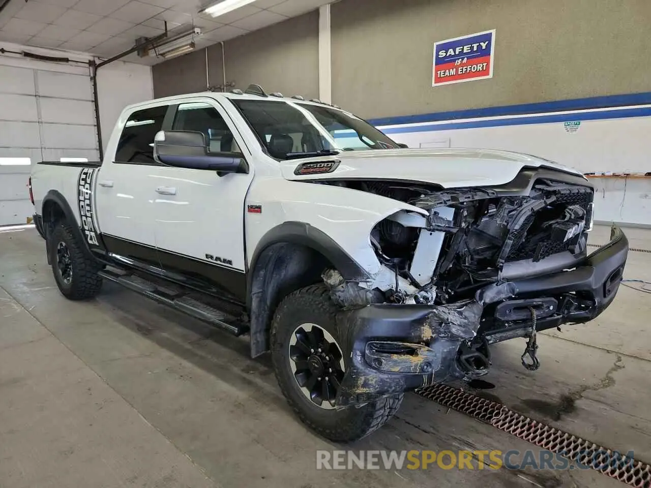 4 fotografías del automóvil dañado 3C6TR5EJ5LG126296 RAM 2500 2020