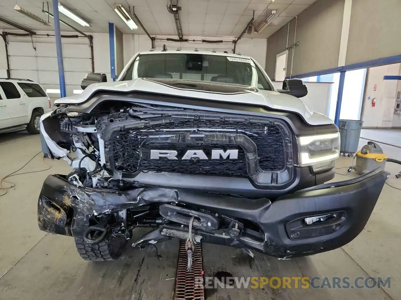 5 fotografías del automóvil dañado 3C6TR5EJ5LG126296 RAM 2500 2020