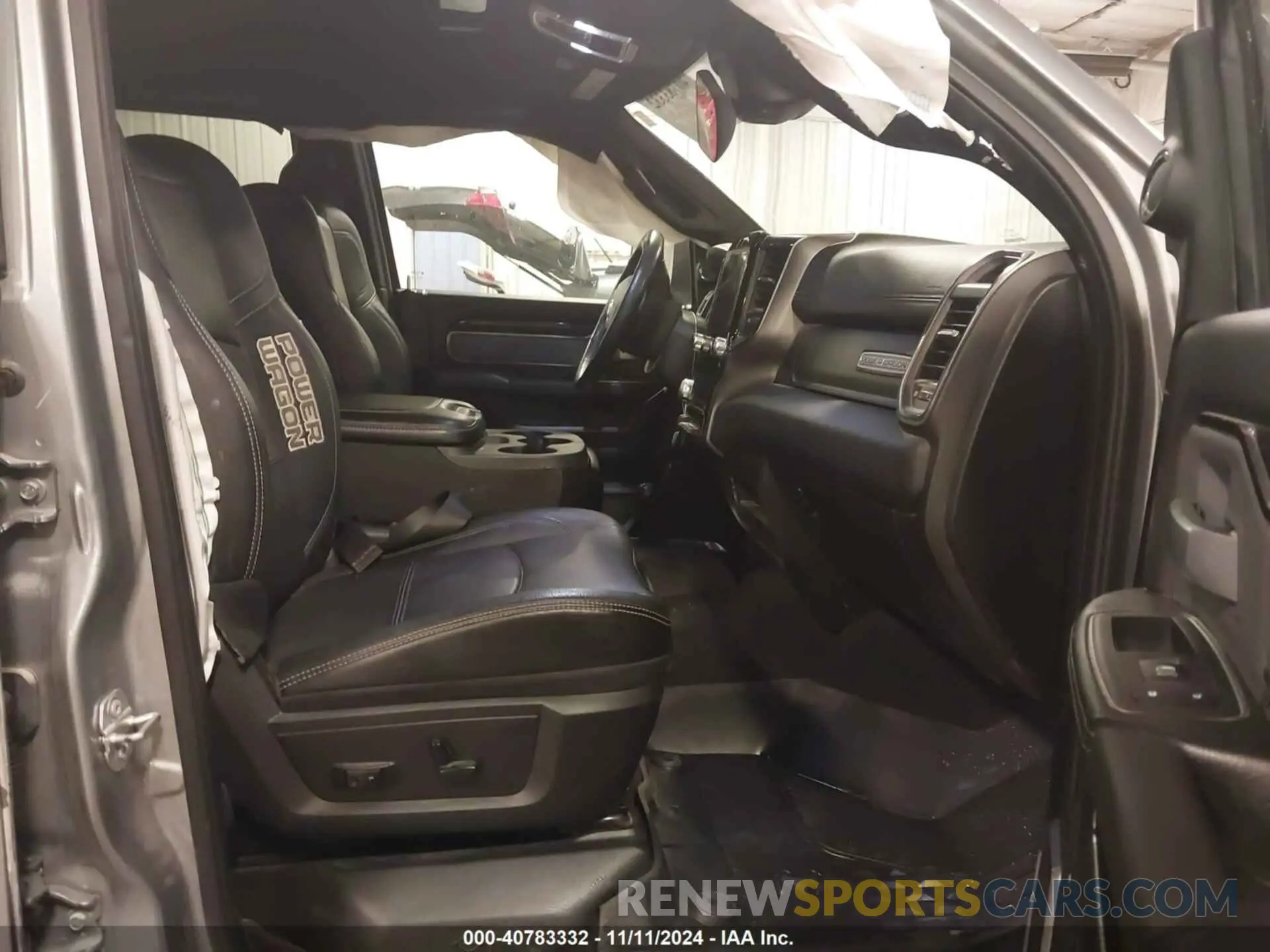 5 fotografías del automóvil dañado 3C6TR5EJ9LG163156 RAM 2500 2020