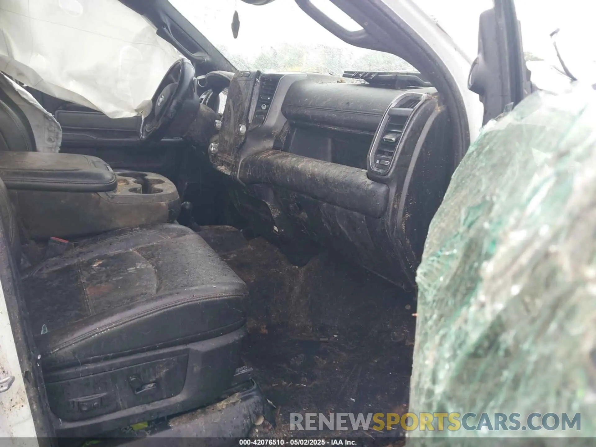 5 fotografías del automóvil dañado 3C6TR5EJ9LG303402 RAM 2500 2020