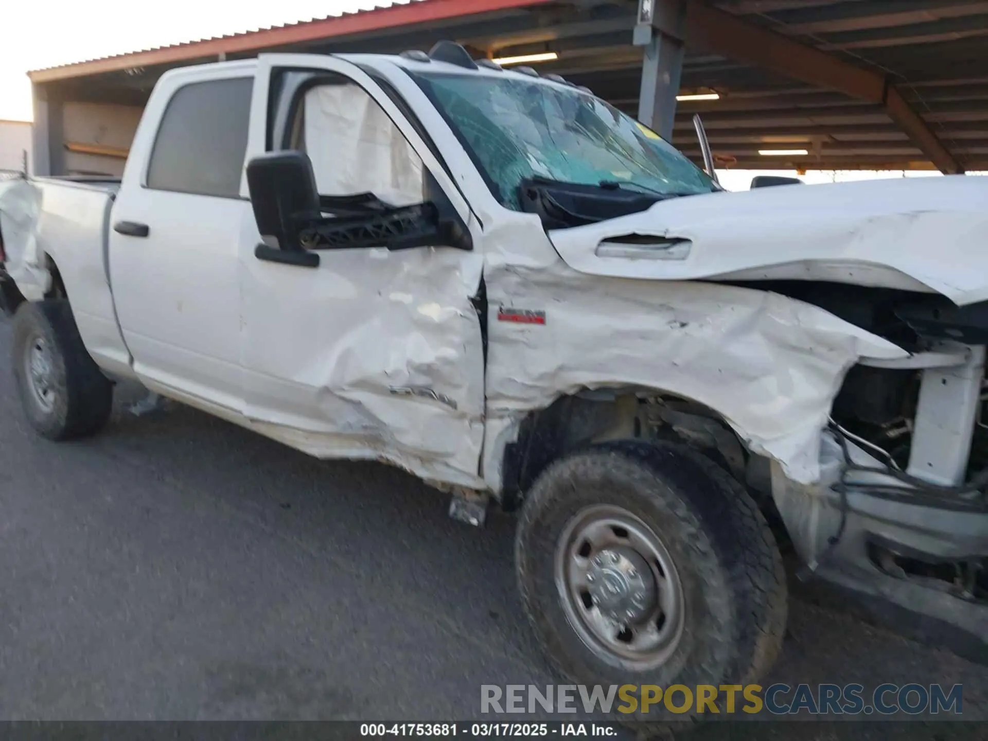 6 fotografías del automóvil dañado 3C6UR5CJ0LG250404 RAM 2500 2020