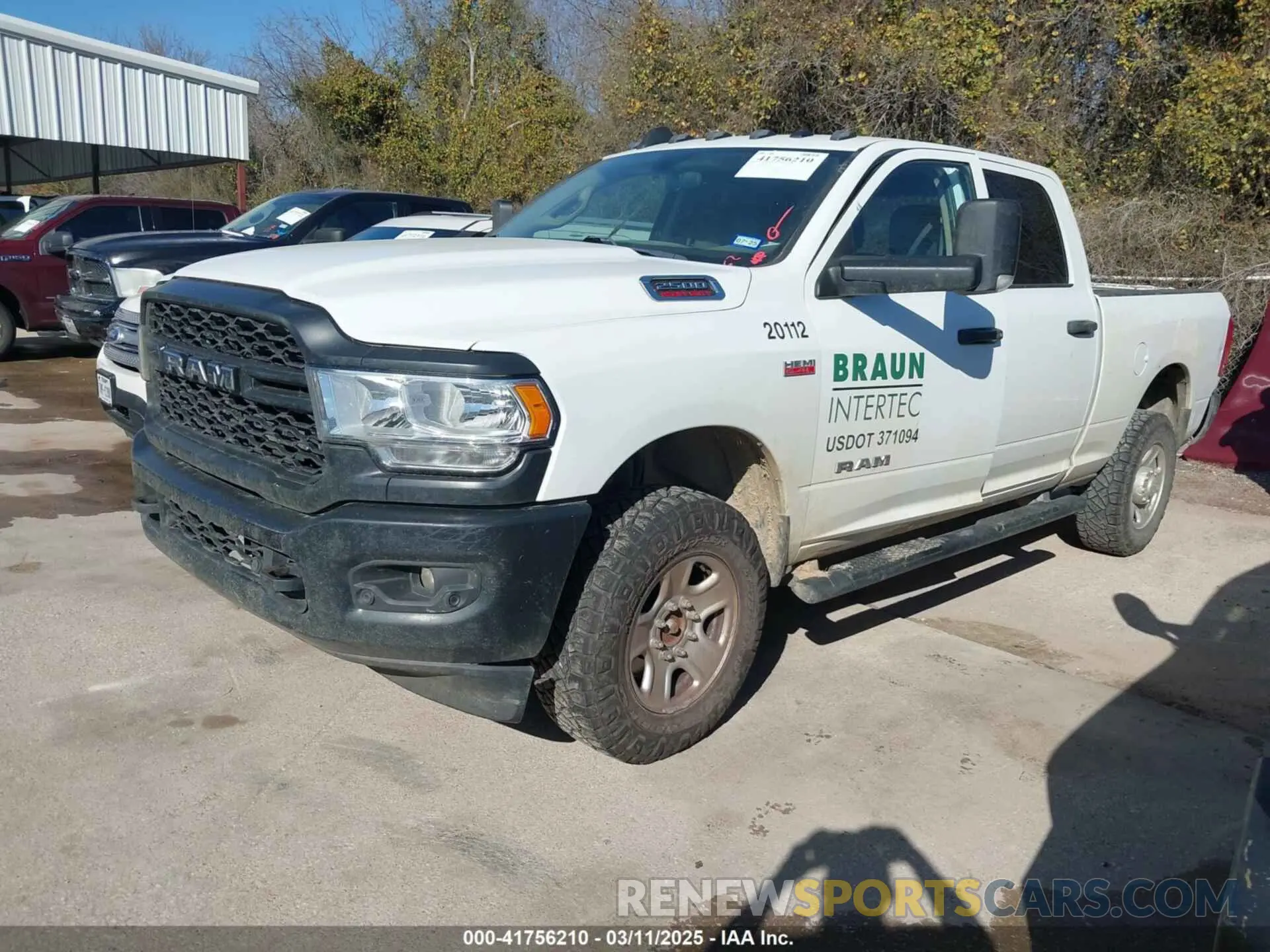 2 fotografías del automóvil dañado 3C6UR5CJ3LG187945 RAM 2500 2020