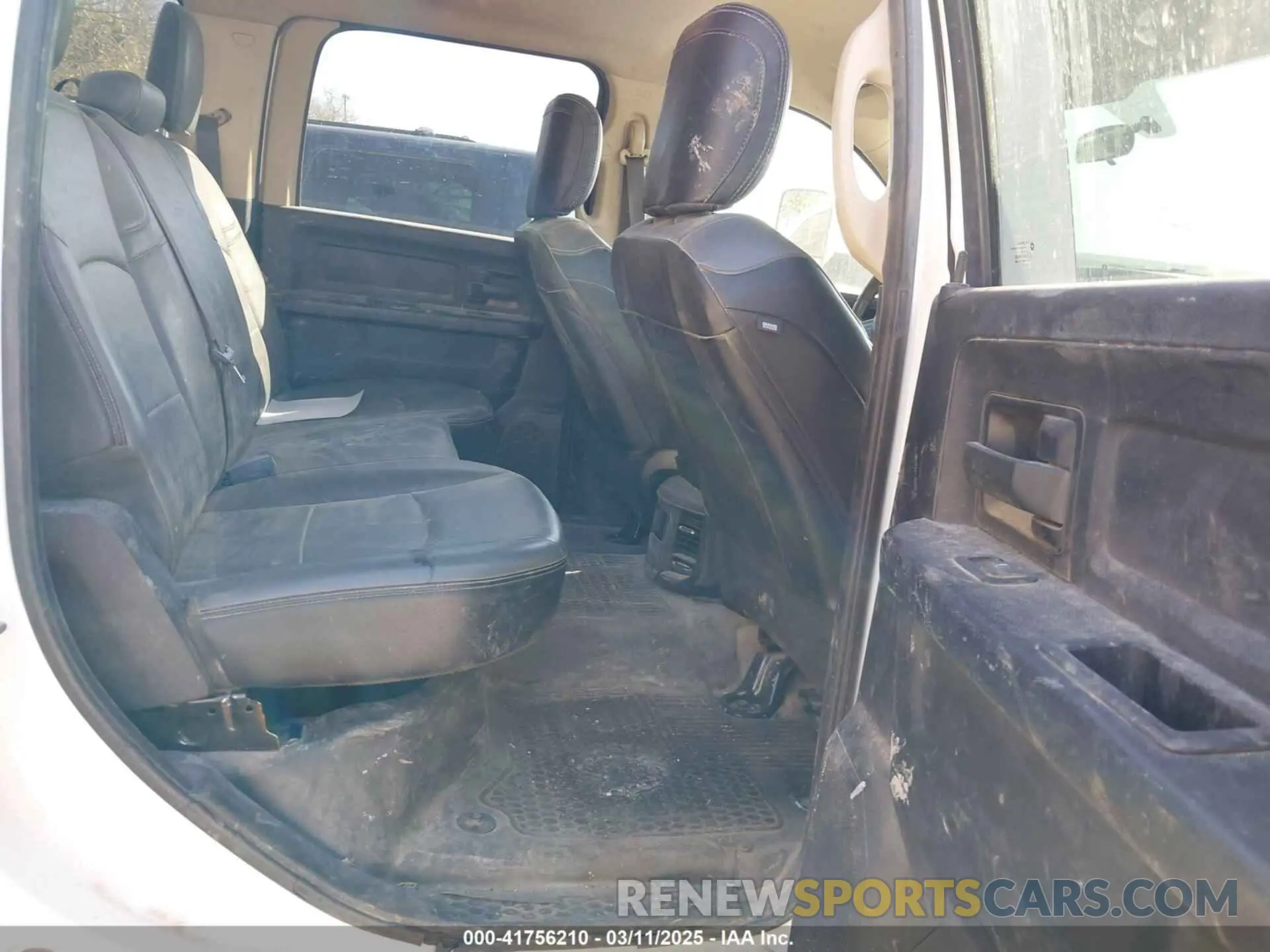 8 fotografías del automóvil dañado 3C6UR5CJ3LG187945 RAM 2500 2020