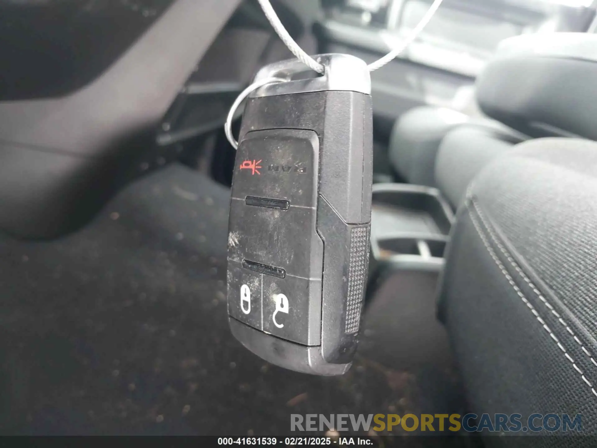 11 fotografías del automóvil dañado 3C6UR5CJ3LG214710 RAM 2500 2020