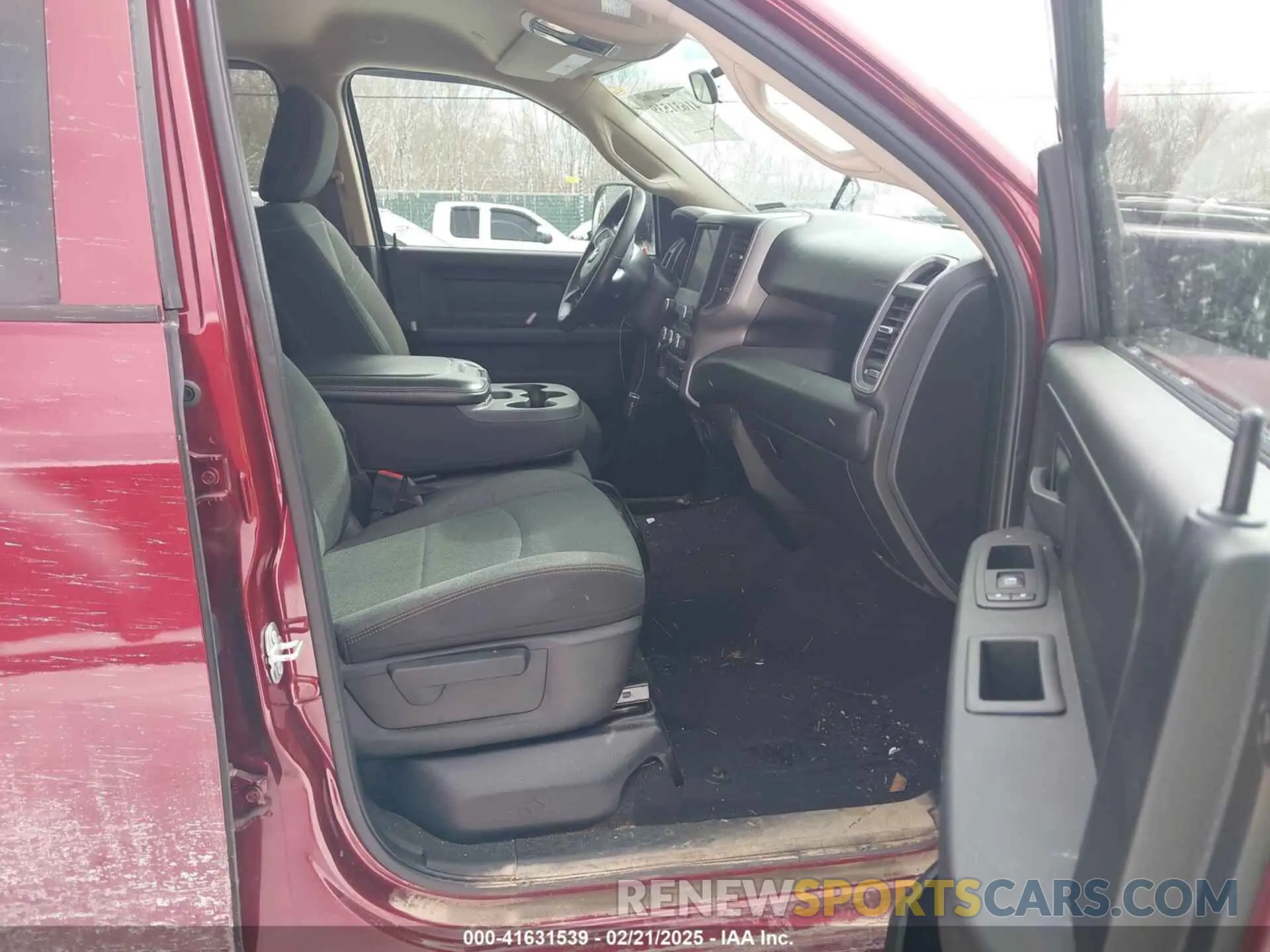 5 fotografías del automóvil dañado 3C6UR5CJ3LG214710 RAM 2500 2020
