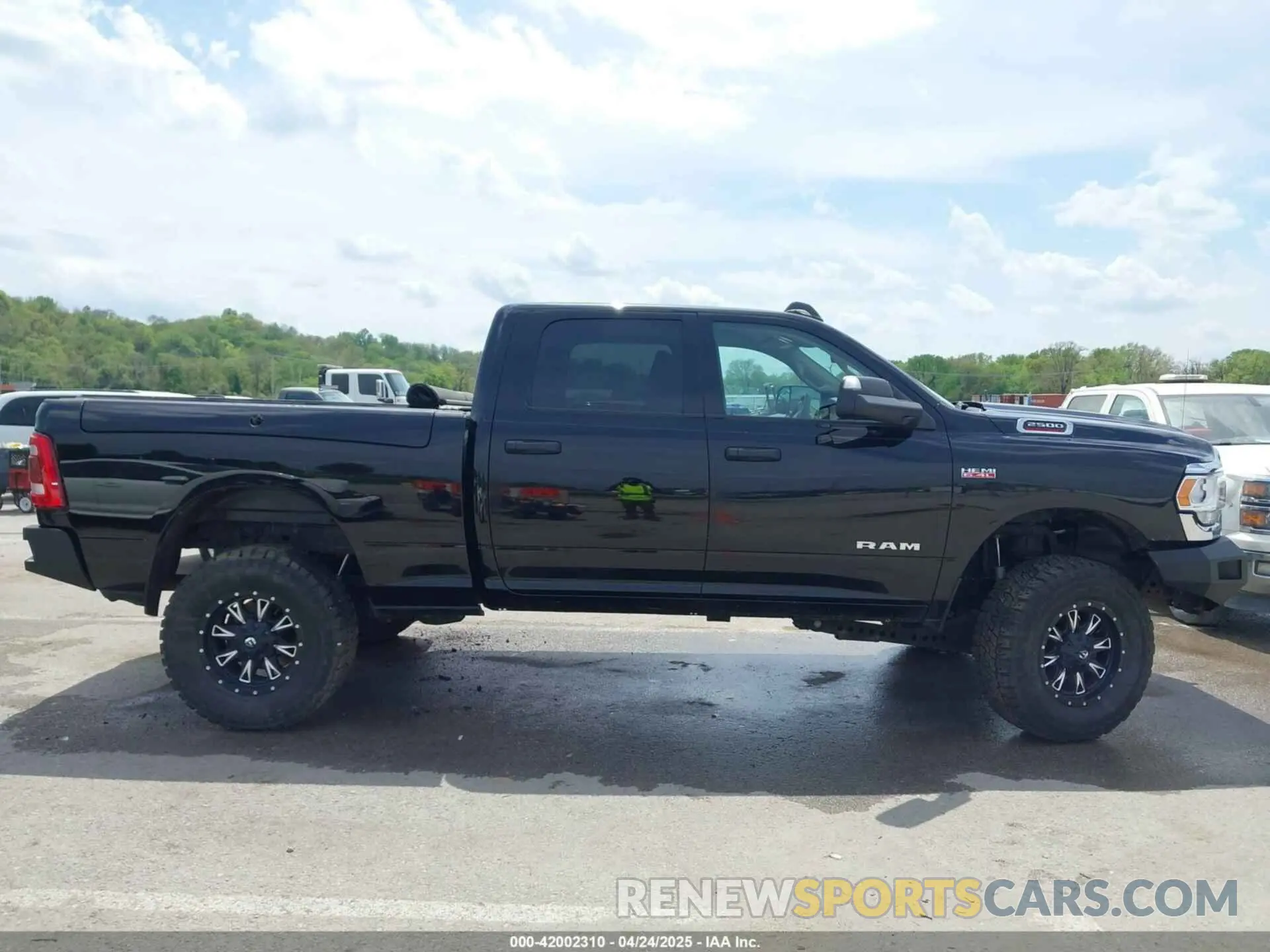 12 fotografías del automóvil dañado 3C6UR5CJXLG267291 RAM 2500 2020