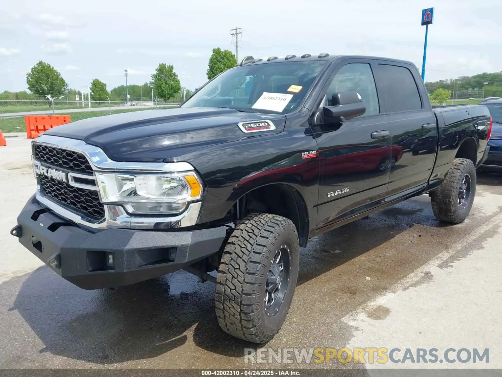 2 fotografías del automóvil dañado 3C6UR5CJXLG267291 RAM 2500 2020
