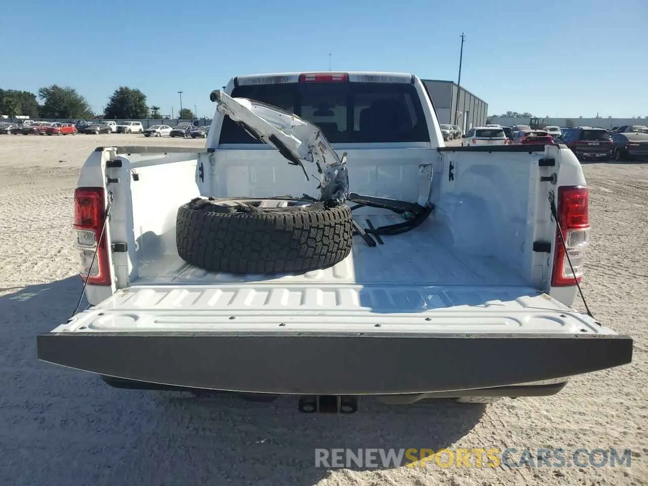 6 fotografías del automóvil dañado 3C6UR5CJXLG274452 RAM 2500 2020