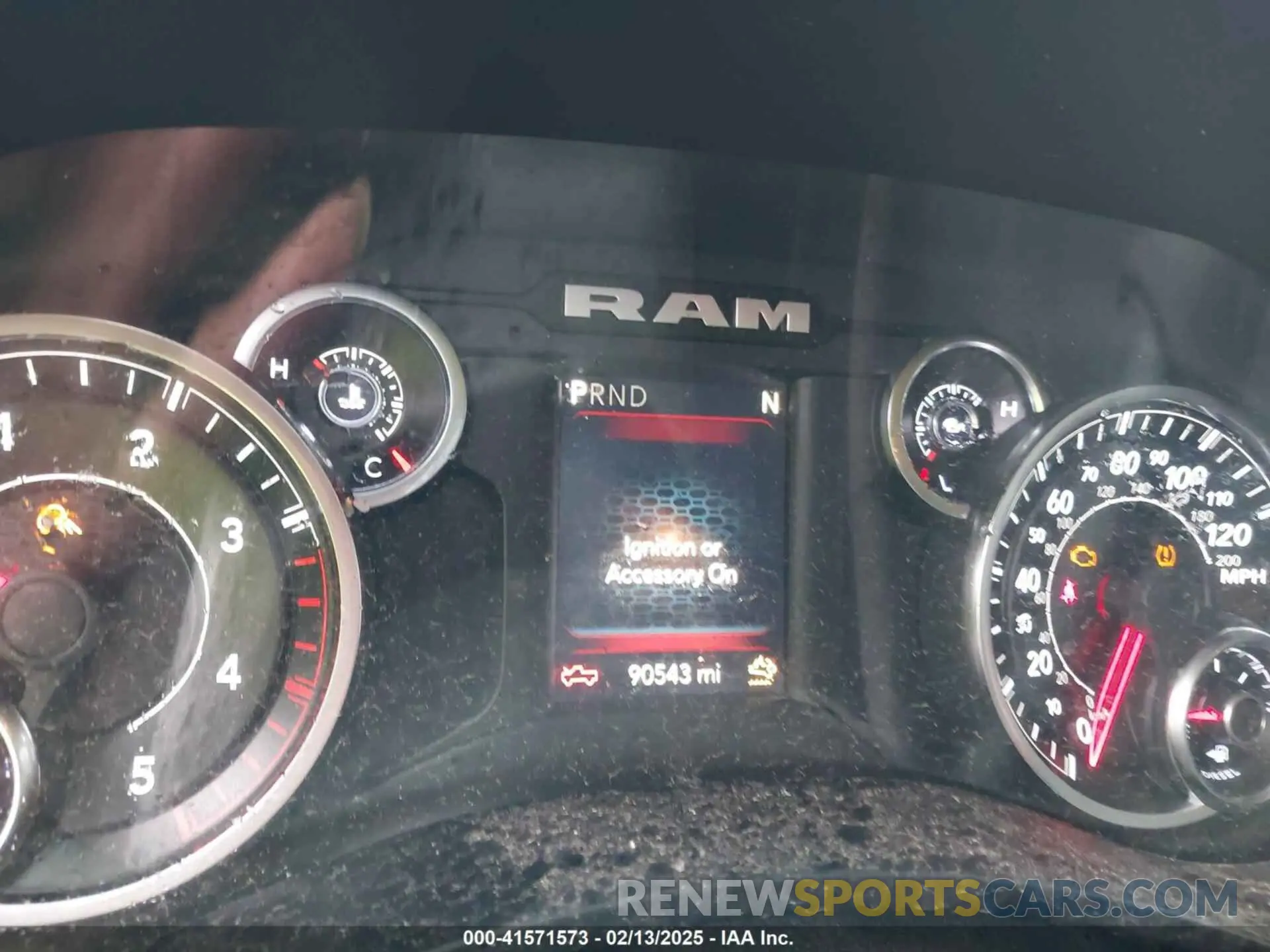 15 fotografías del automóvil dañado 3C6UR5CL0LG280648 RAM 2500 2020