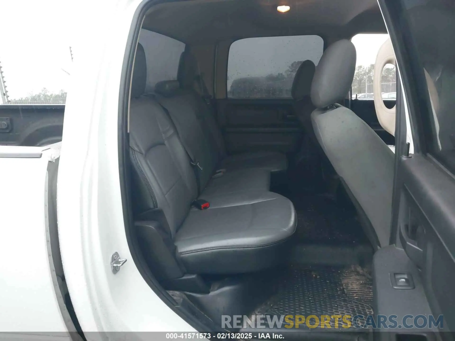 8 fotografías del automóvil dañado 3C6UR5CL0LG280648 RAM 2500 2020