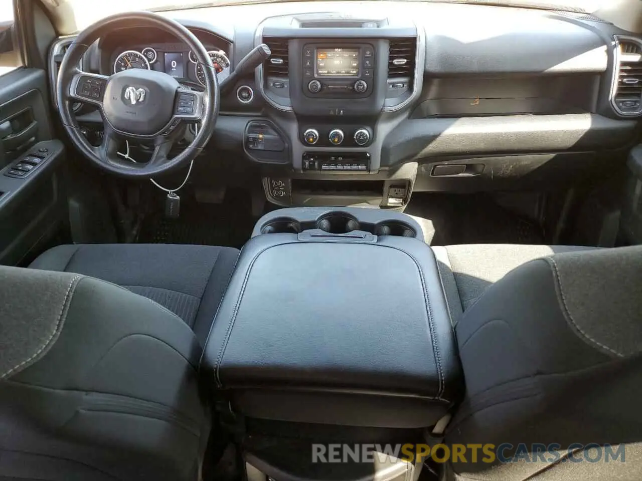 8 fotografías del automóvil dañado 3C6UR5CL7LG145991 RAM 2500 2020