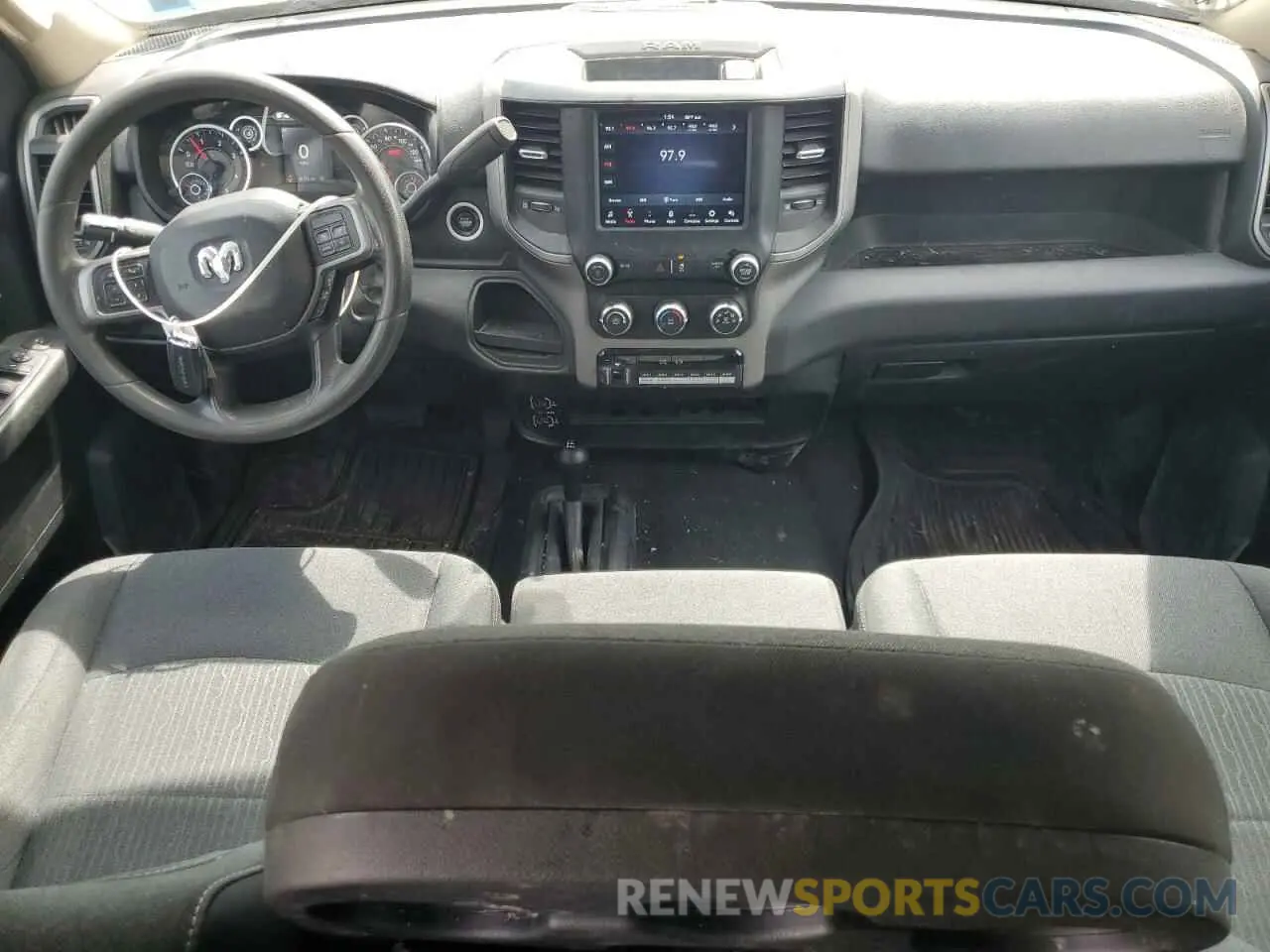 8 fotografías del automóvil dañado 3C6UR5CL7LG308879 RAM 2500 2020